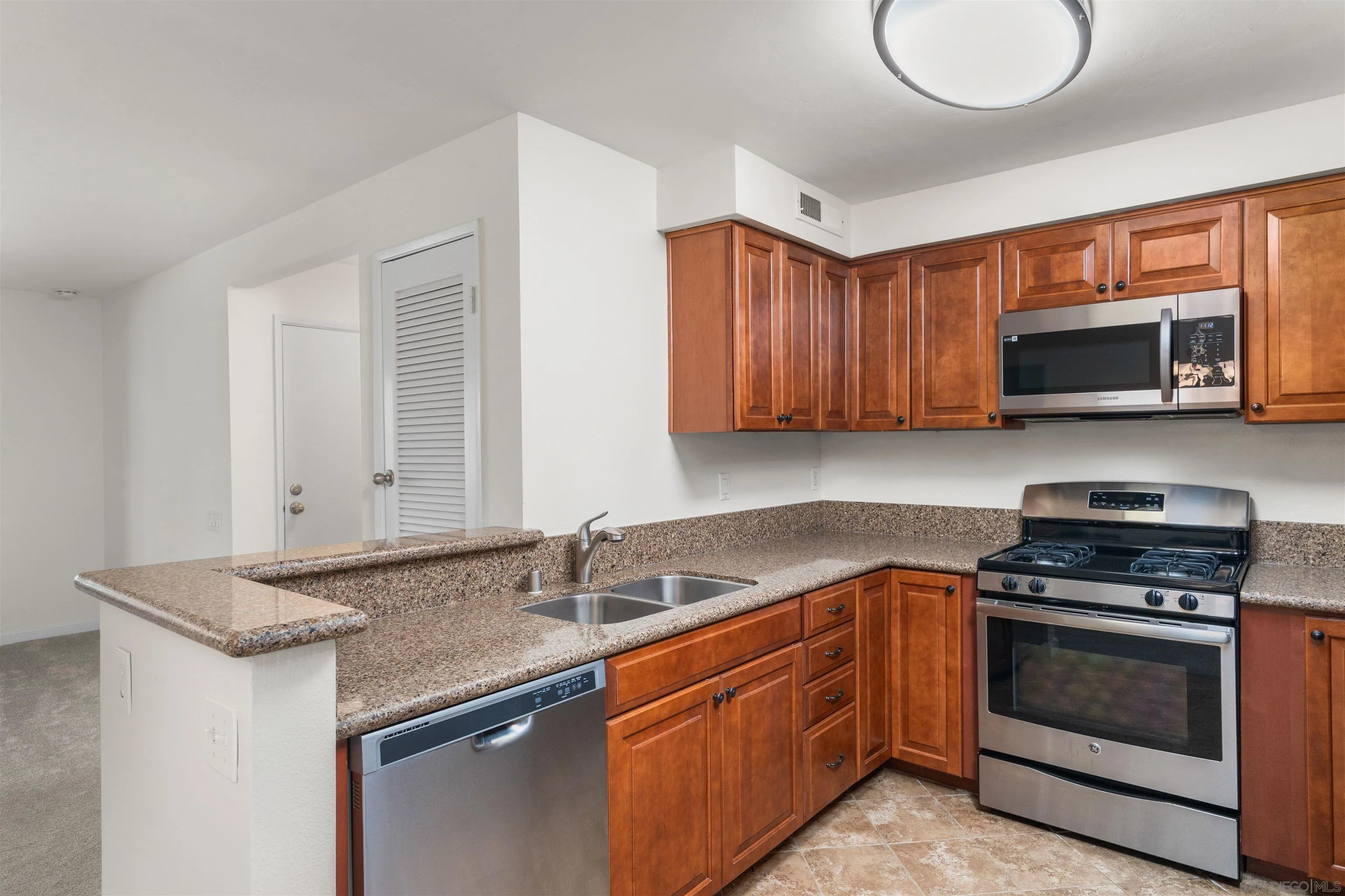 https://cdn.realtyfeed.com/cdn/127/260021490/650a7912645d9d1a4b298d0b788a7cdc.webp