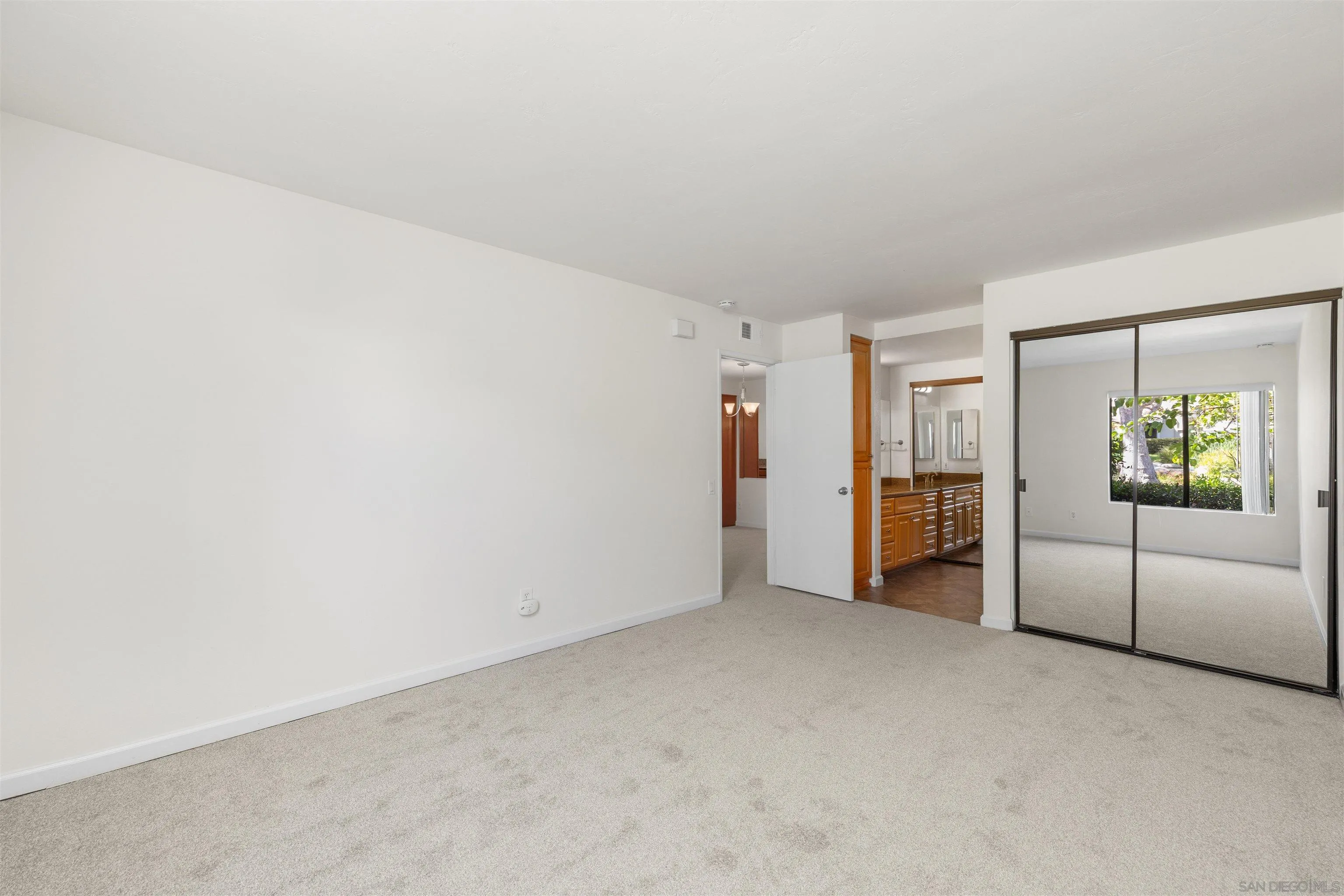 https://cdn.realtyfeed.com/cdn/127/260021490/dc4ac7f7d3c527c7f3330cdb7920d109.webp
