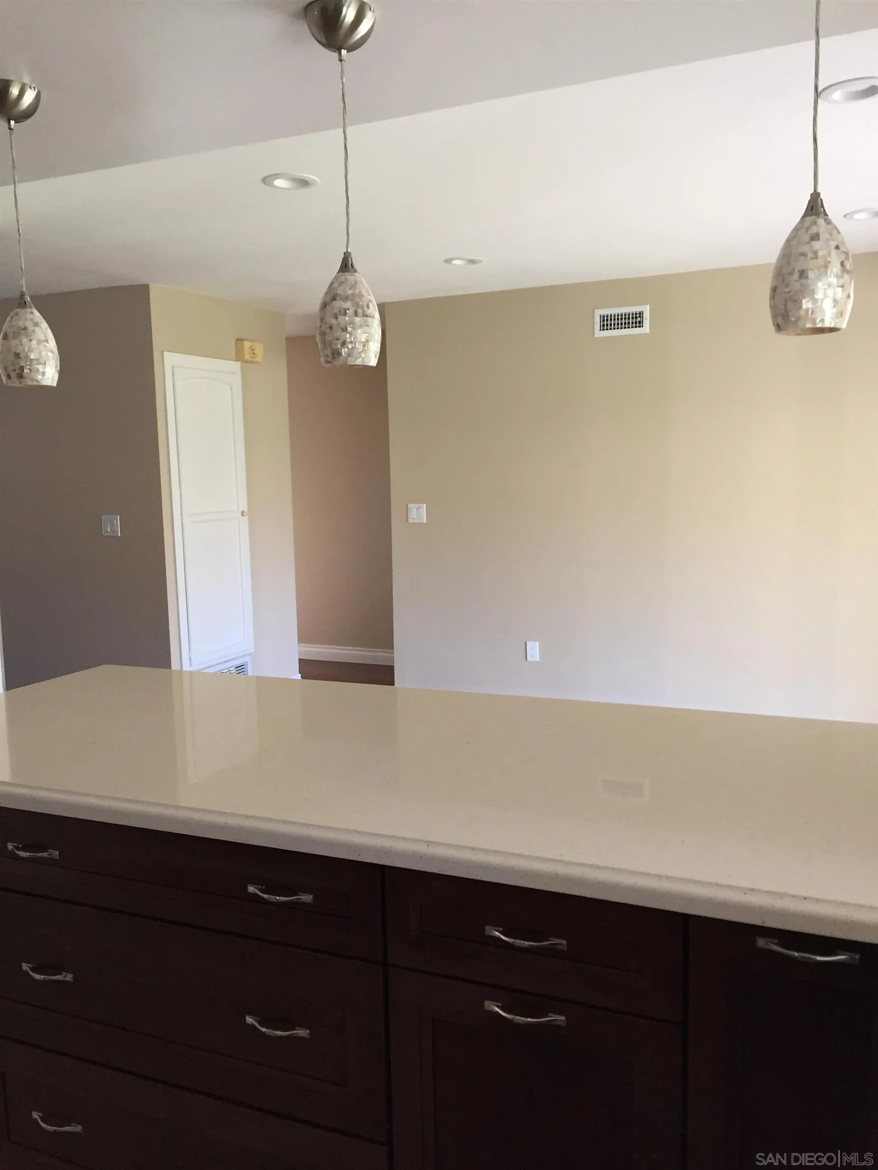 https://cdn.realtyfeed.com/cdn/127/260021492/6c0d199b950786048e9c482bb22392d7.webp
