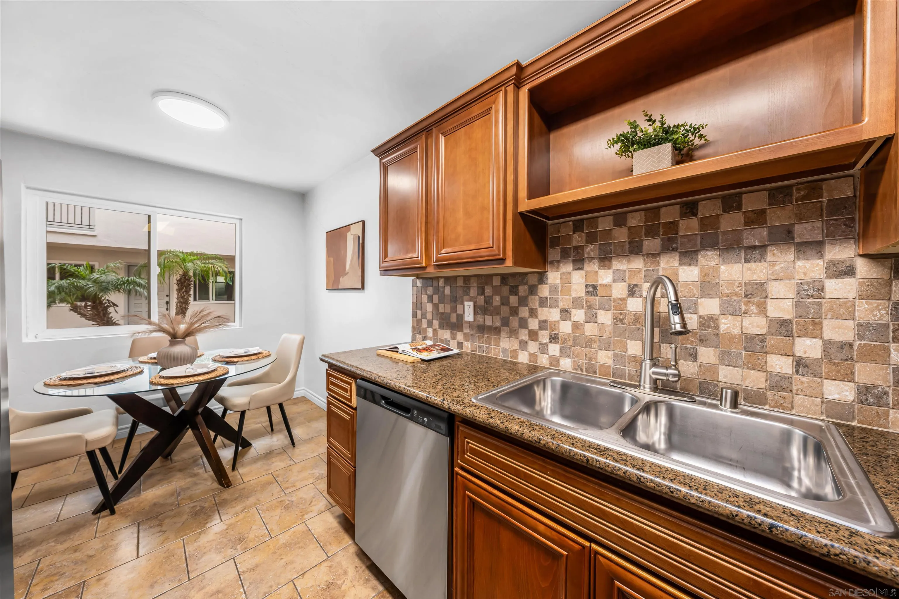 https://cdn.realtyfeed.com/cdn/127/260021493/dcee78764b31c974bb6d45154d8c401f.webp