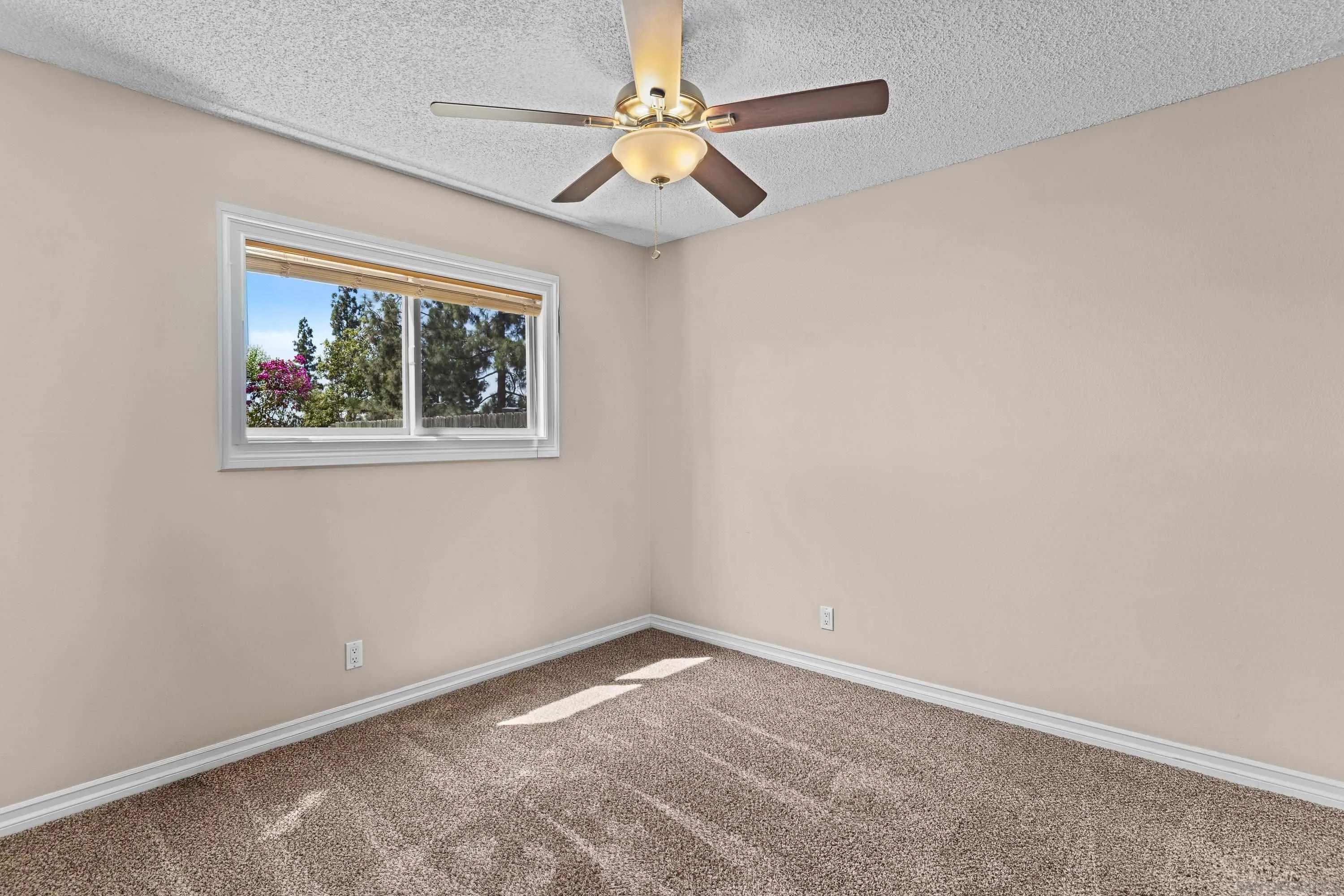 https://cdn.realtyfeed.com/cdn/127/260021496/04c8942740d520ba26e09ce9e7273053.webp