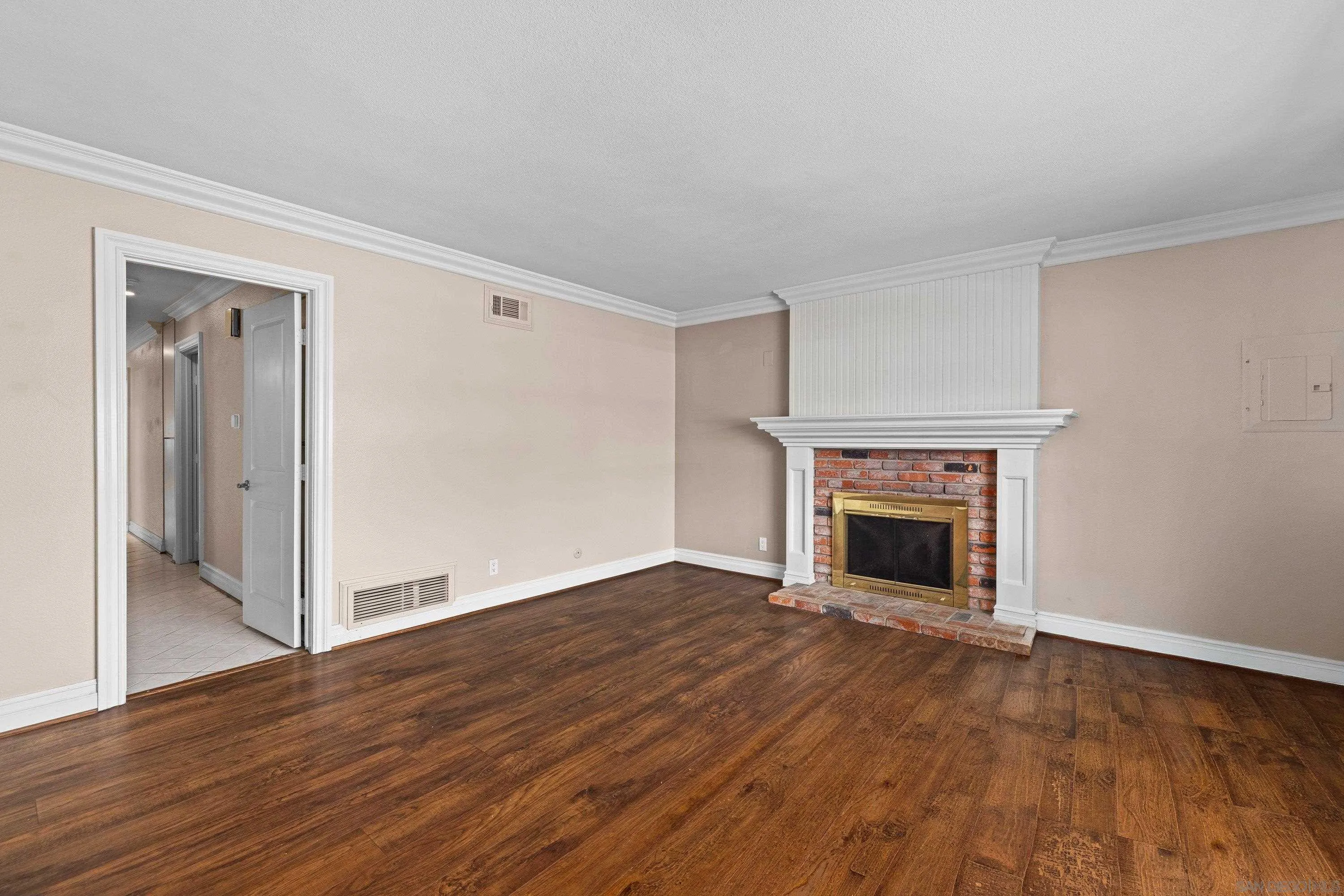 https://cdn.realtyfeed.com/cdn/127/260021496/0640bed85769ee53f46dce4378cd655d.webp