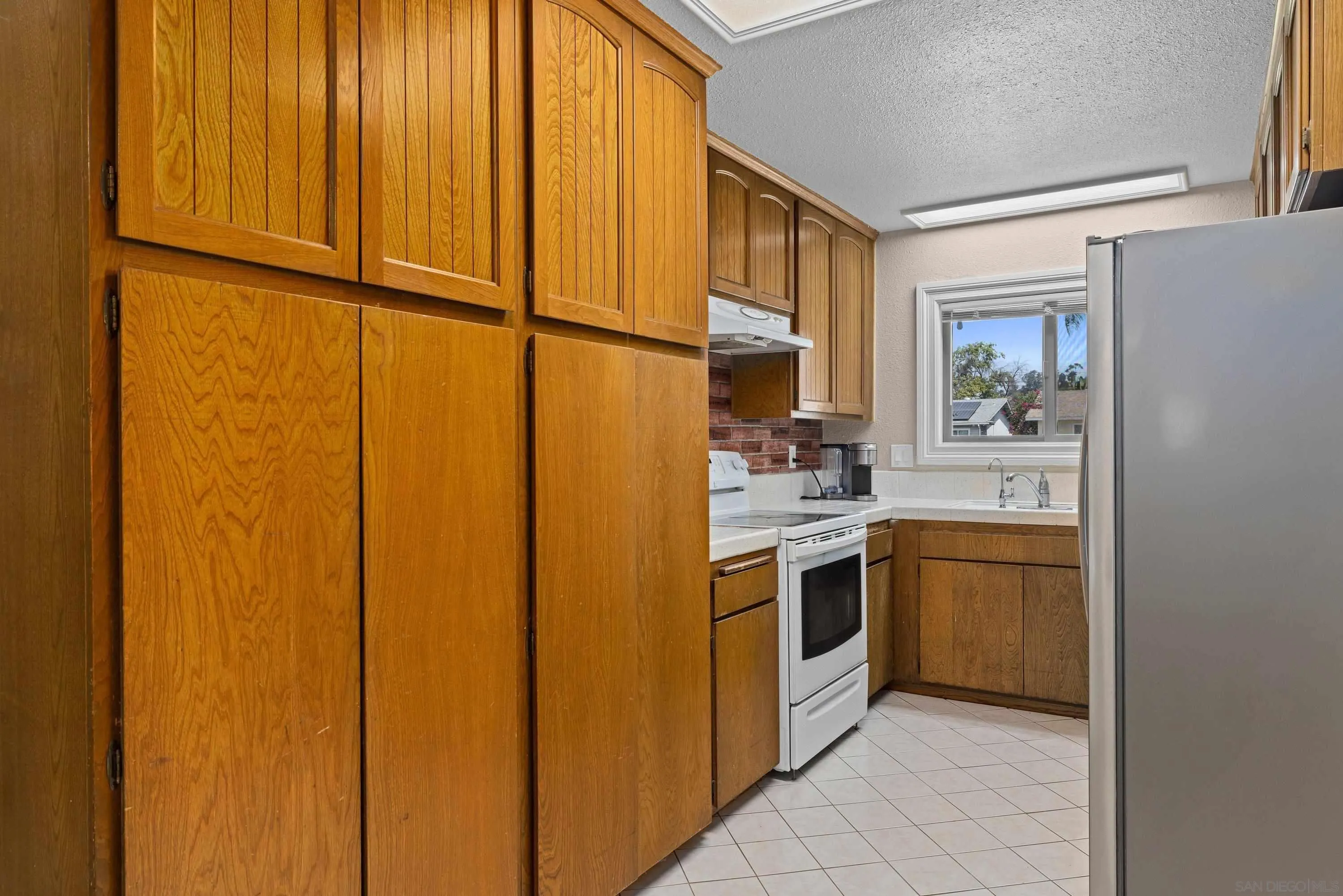 https://cdn.realtyfeed.com/cdn/127/260021496/9a248deb2cb53792e1f87f2f3ebf322a.webp