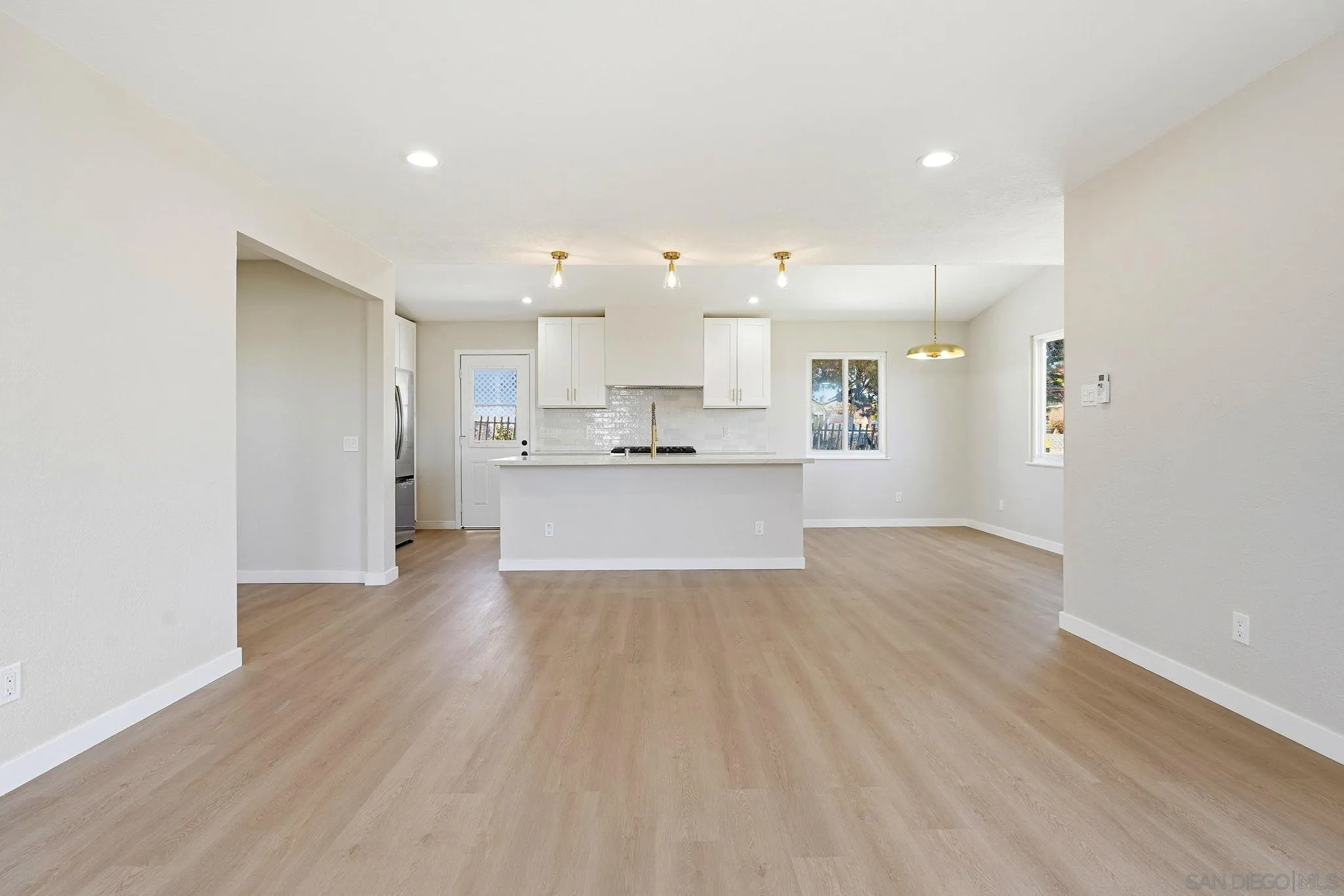 https://cdn.realtyfeed.com/cdn/127/260021498/36d346d596ff5670c4b66f30ffa743ba.webp