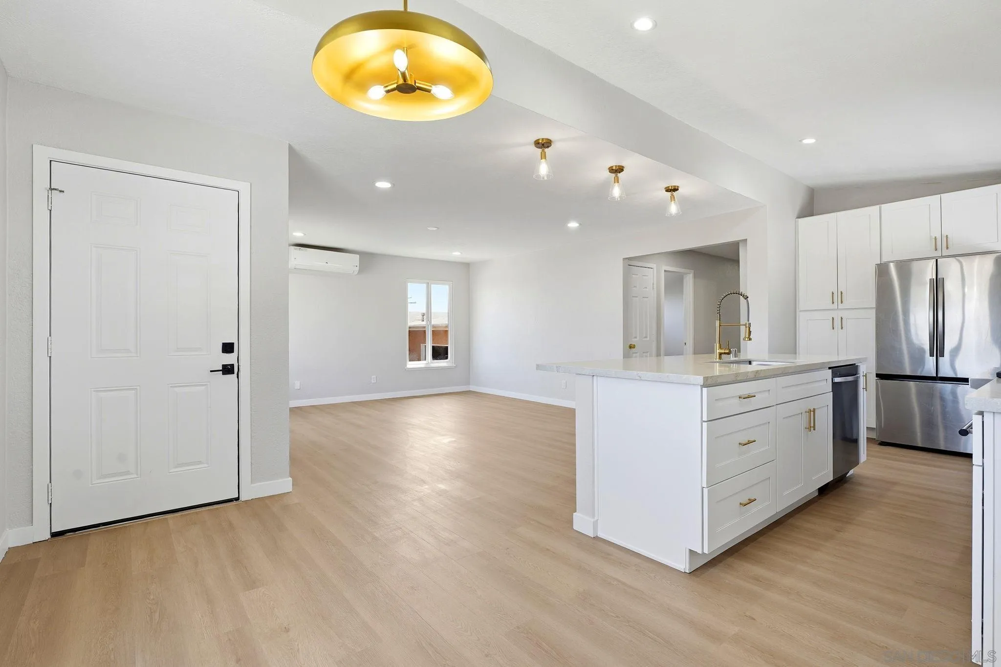 https://cdn.realtyfeed.com/cdn/127/260021498/b495483f5a6229b108752335dbcad128.webp