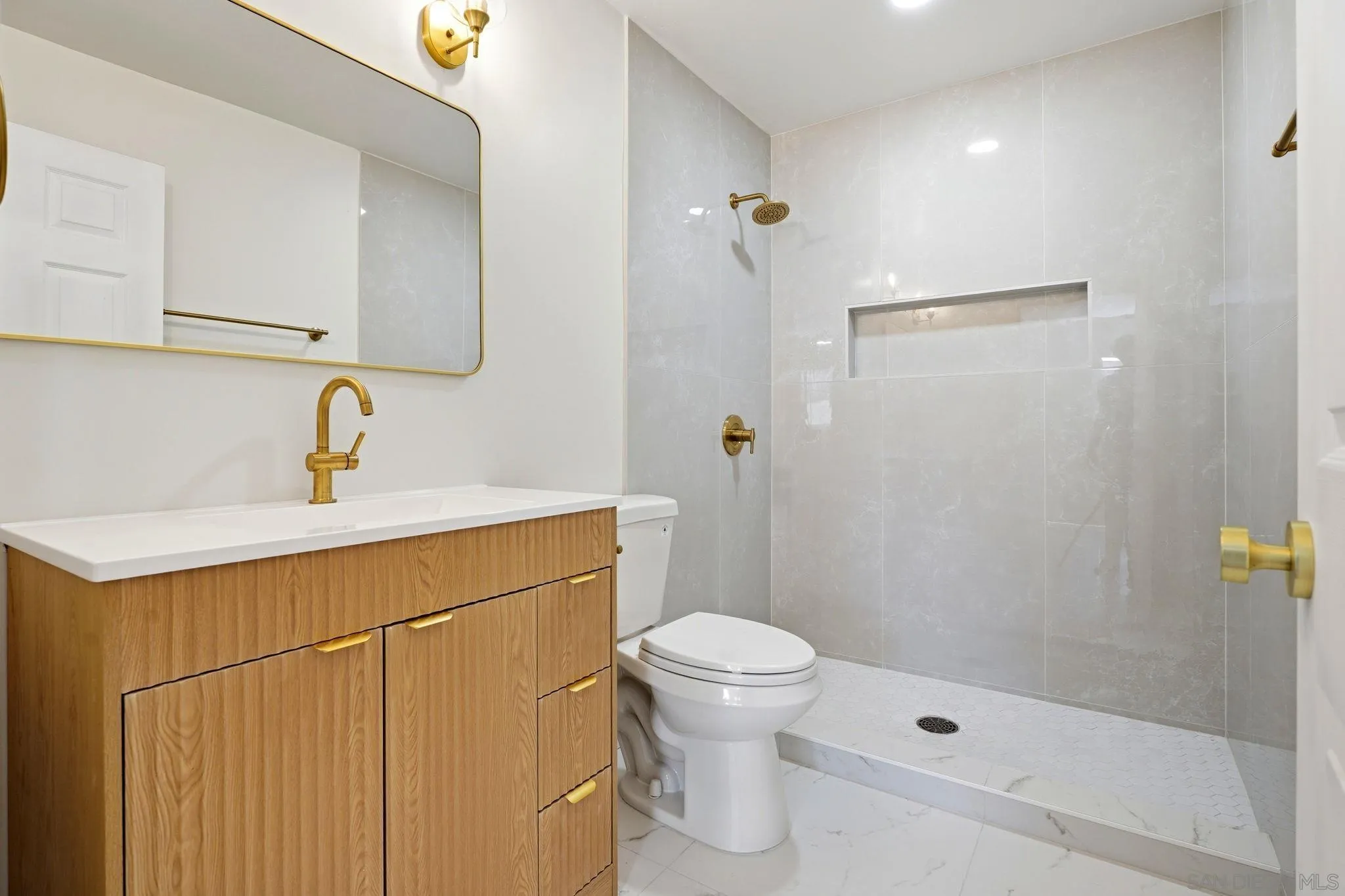https://cdn.realtyfeed.com/cdn/127/260021498/de50330f65fab74da03da93f42ceeee3.webp