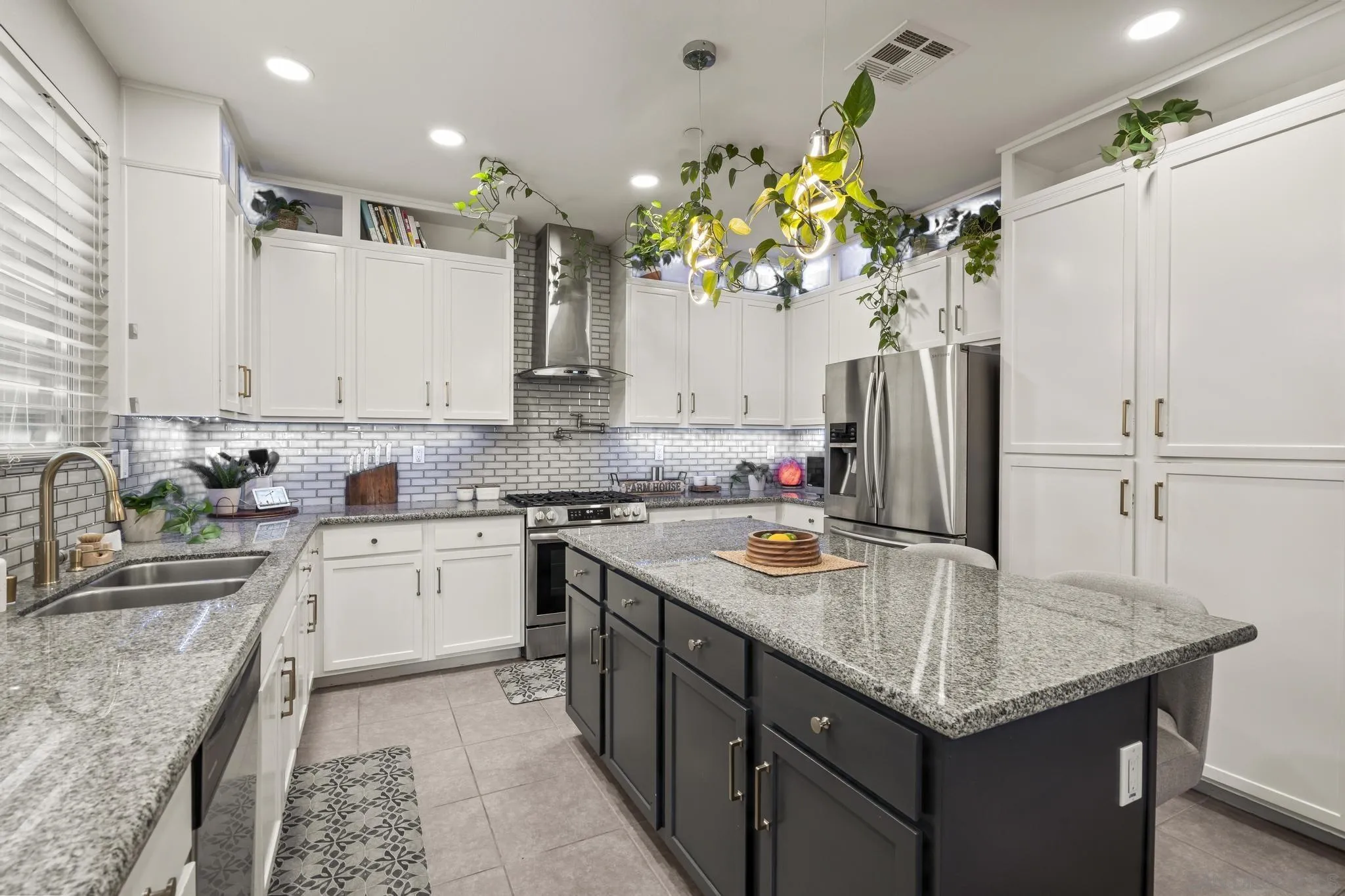 https://cdn.realtyfeed.com/cdn/127/260021505/05c8aa8da85fc4726e8531b3c7f09798.webp