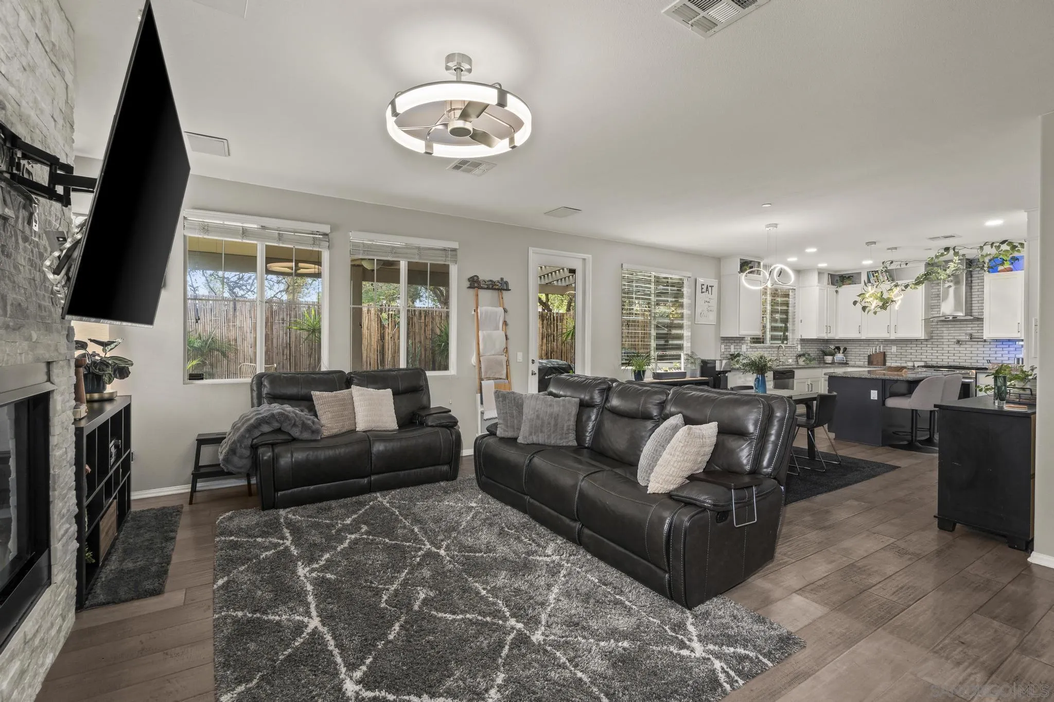 https://cdn.realtyfeed.com/cdn/127/260021505/ac79c41f165b699de82e78a233574899.webp