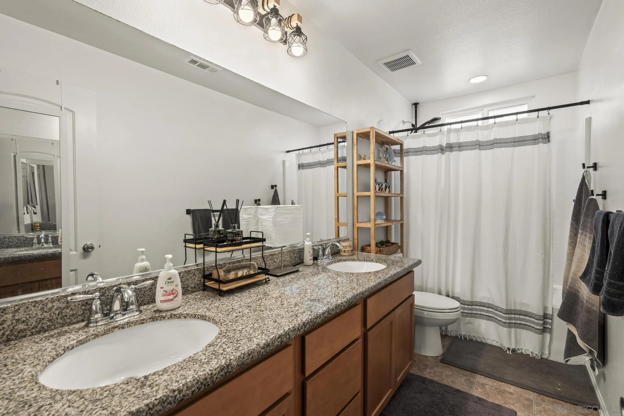 https://cdn.realtyfeed.com/cdn/127/260021505/cdce456b3ce478f1ee3e0ab3ff0a9739.webp