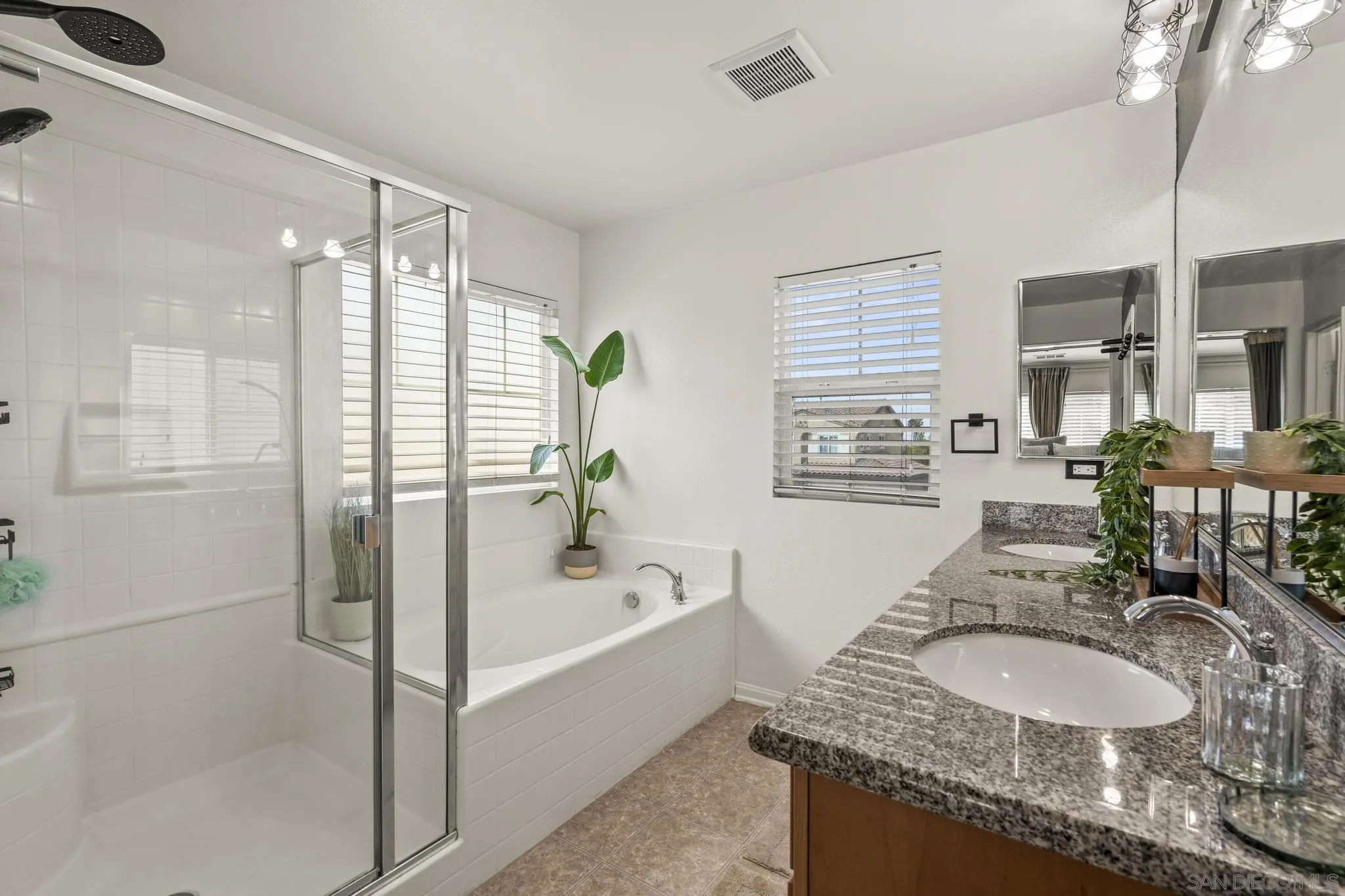 https://cdn.realtyfeed.com/cdn/127/260021505/e013aa67d589f7c8e11f9e0d7ac641ad.webp