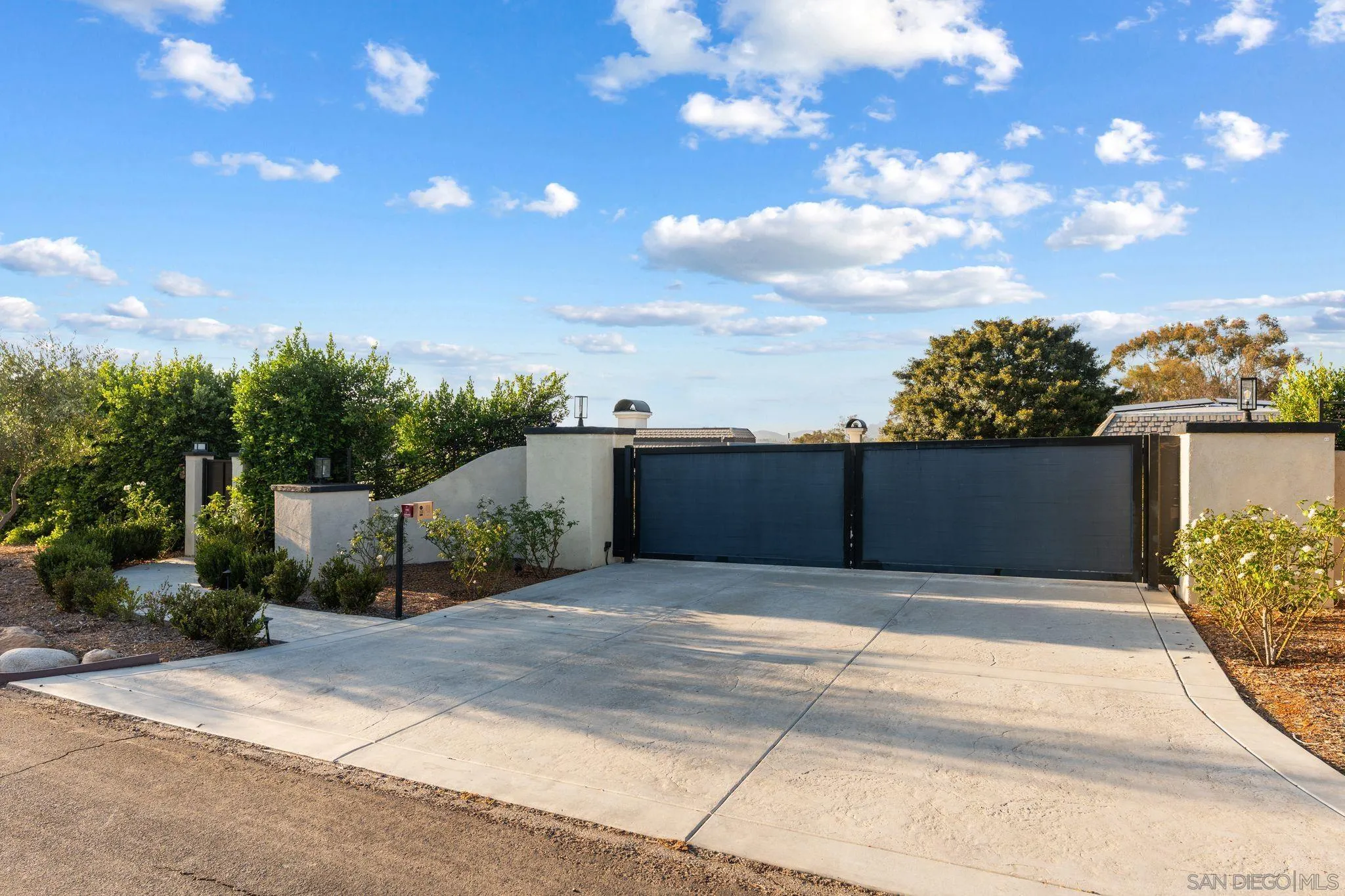 https://cdn.realtyfeed.com/cdn/127/260021508/144583f138030df4e4e14046df24128f.webp