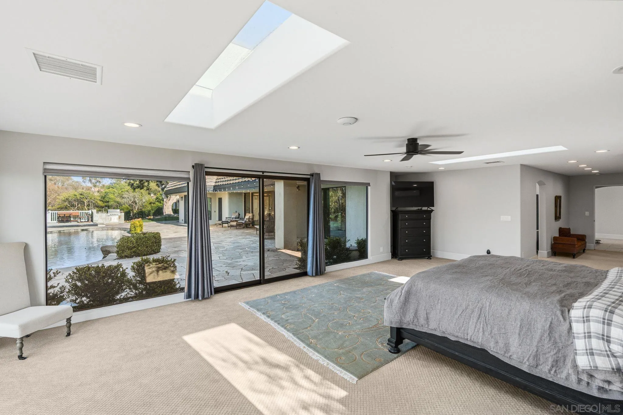 https://cdn.realtyfeed.com/cdn/127/260021508/1bb05c1c4d709a3f3cb00cdd09fe8e8e.webp