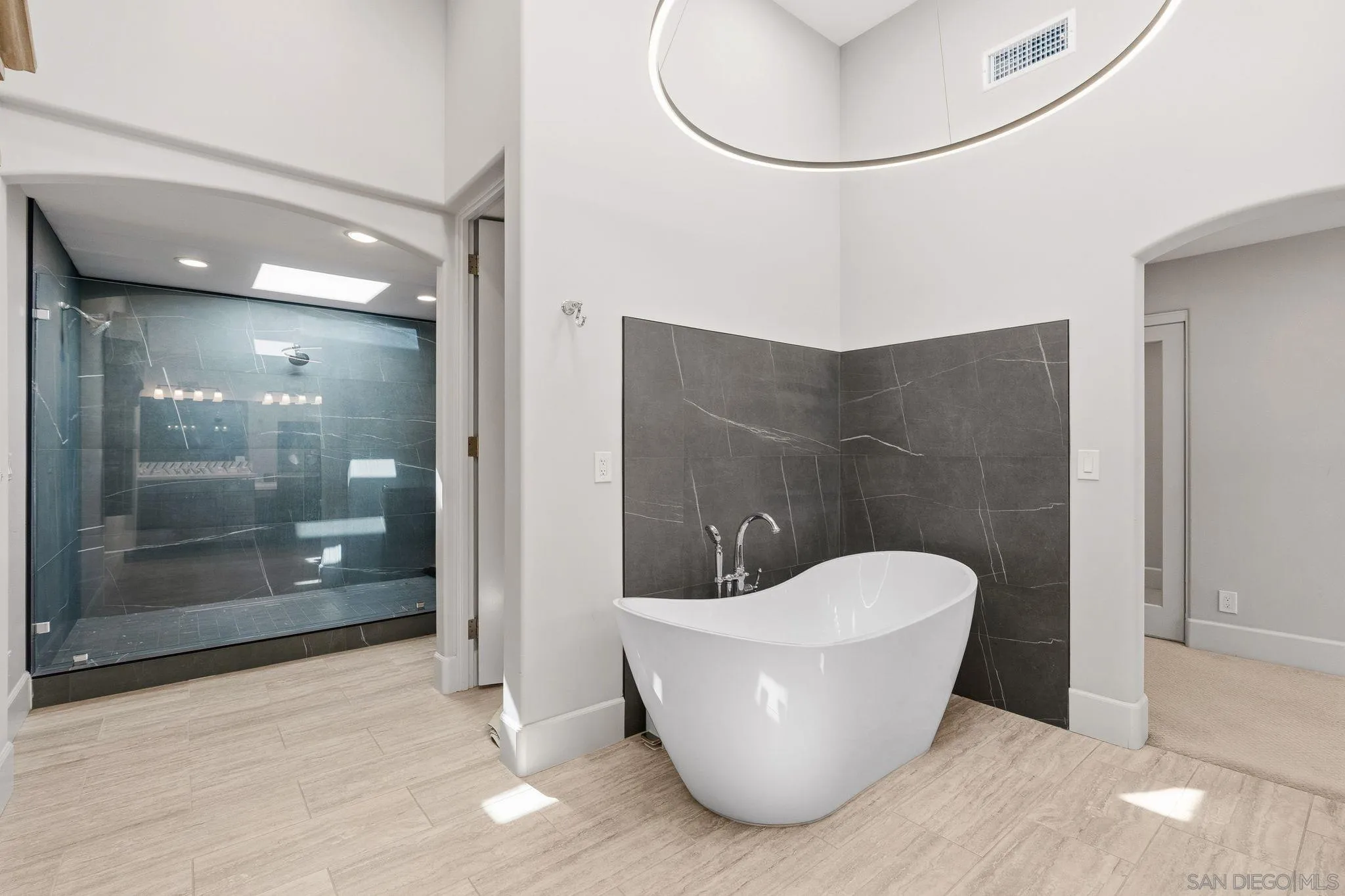 https://cdn.realtyfeed.com/cdn/127/260021508/8773514c97bbfe012c3e36fc7d9a031b.webp