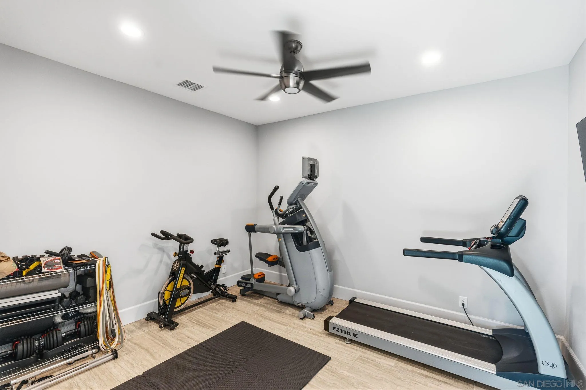 https://cdn.realtyfeed.com/cdn/127/260021508/ce1cfad2b309d737e4584a5727adff47.webp