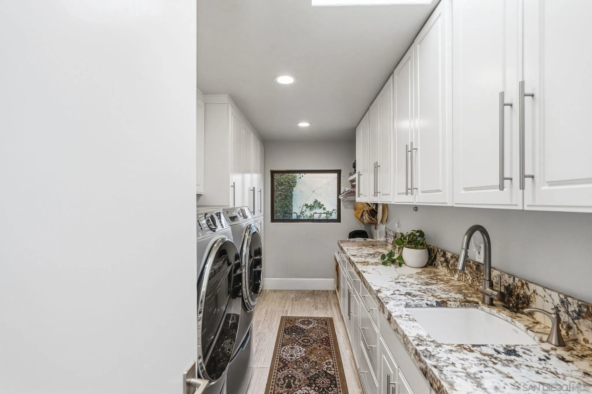 https://cdn.realtyfeed.com/cdn/127/260021508/da8a3c5f18edeb86ba19bb36c2eb5f22.webp