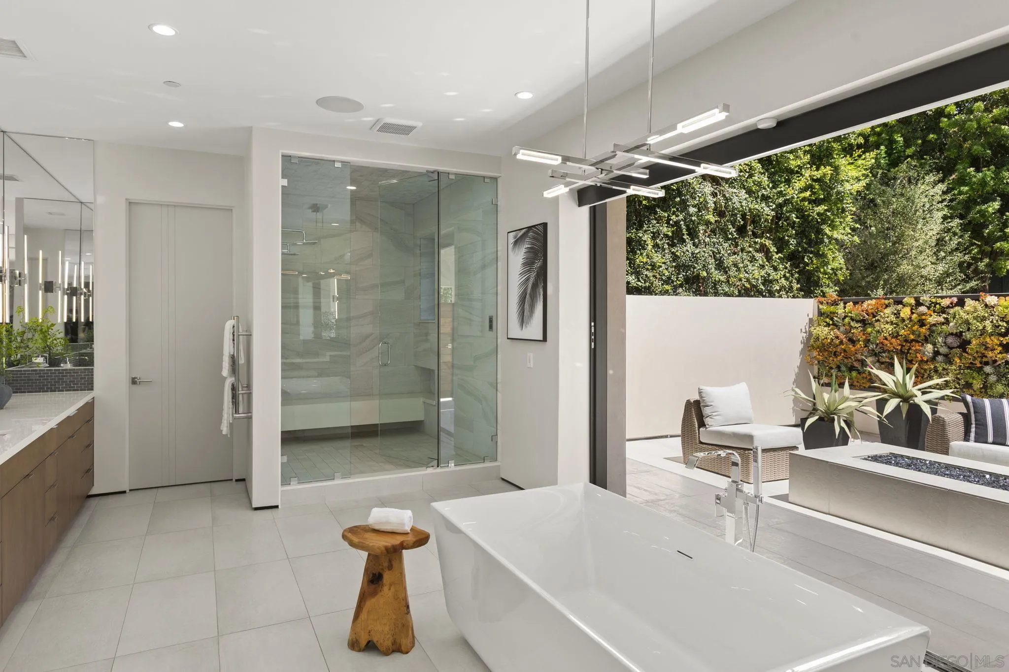 https://cdn.realtyfeed.com/cdn/127/260021509/7fed2a2c965c3b8e61fe3be92b3fbc62.webp