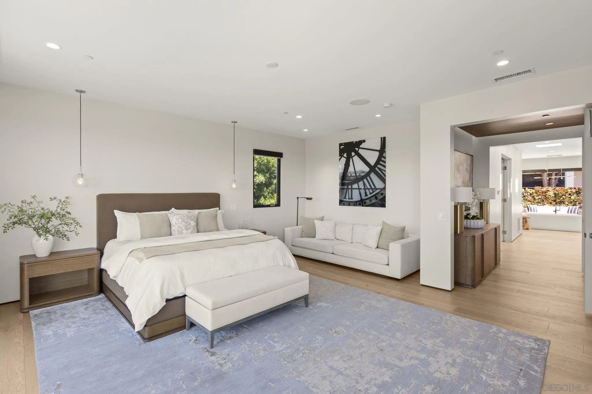 https://cdn.realtyfeed.com/cdn/127/260021509/81f78129bd8d99f69cfafe2f814e0219.webp