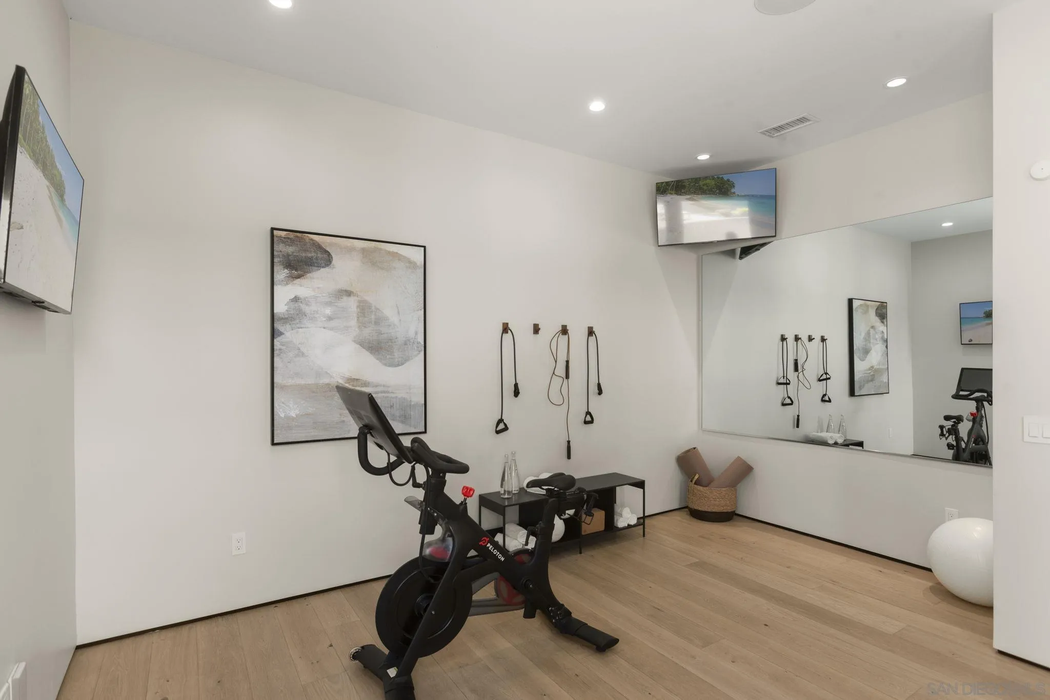 https://cdn.realtyfeed.com/cdn/127/260021509/a801a93c4ad9bc8a45e4d4da1cefac68.webp