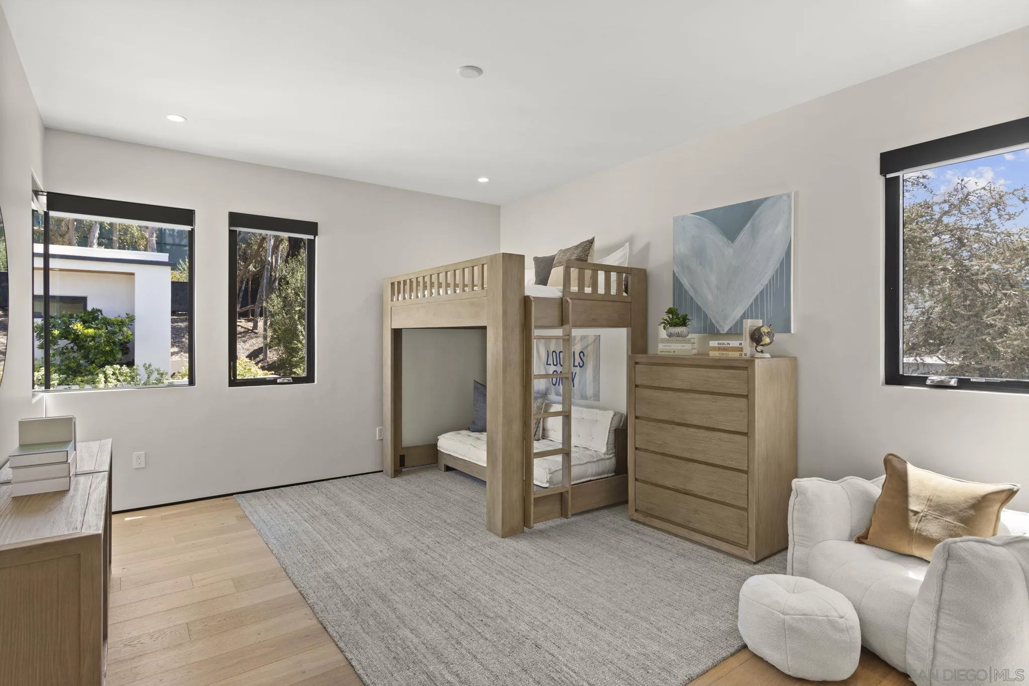 https://cdn.realtyfeed.com/cdn/127/260021509/b7f58ad9d54a951aea25b2c9307c7555.webp