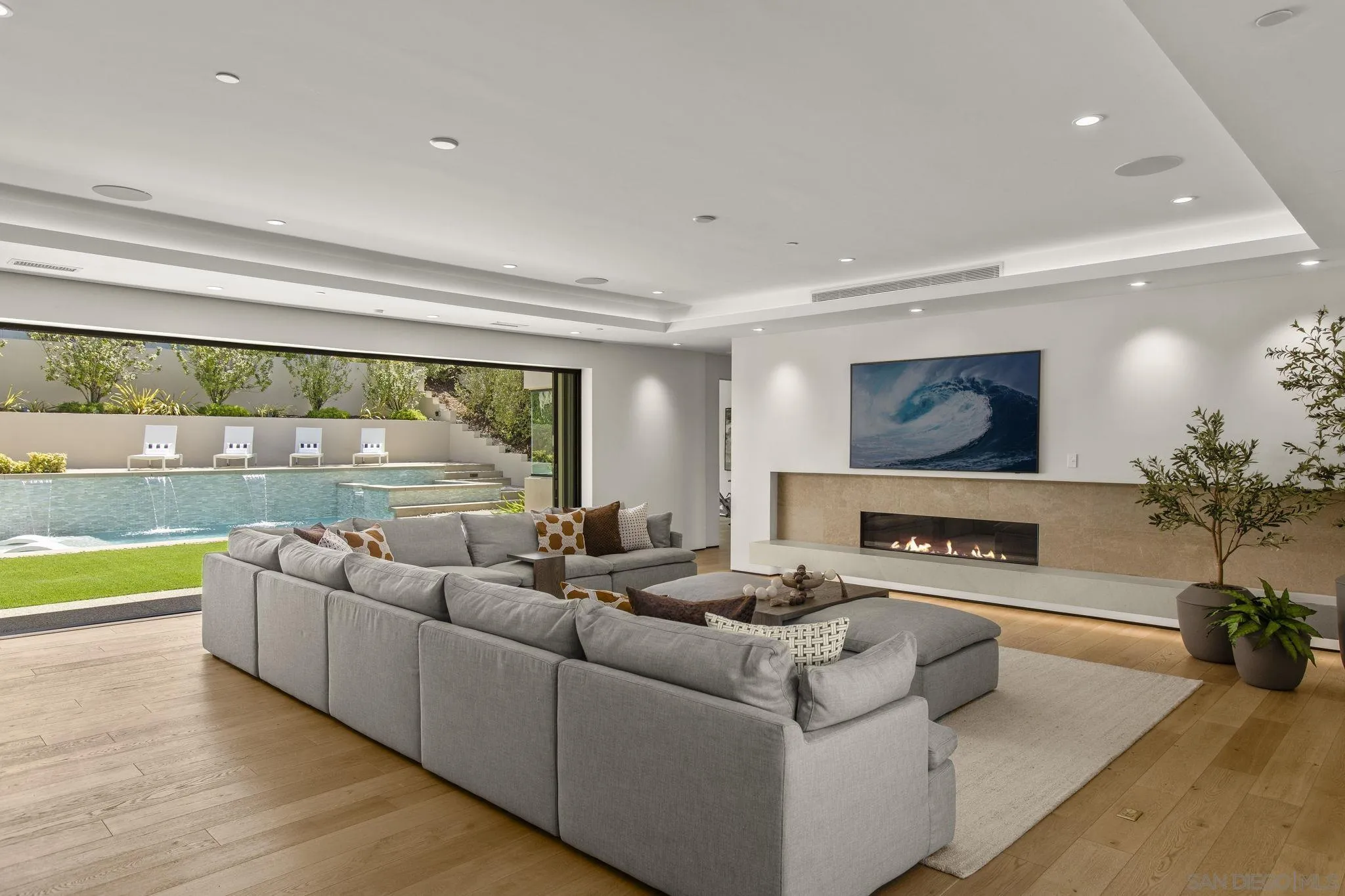 https://cdn.realtyfeed.com/cdn/127/260021509/bb5049e80c414c6a0c48cd4a836a217c.webp