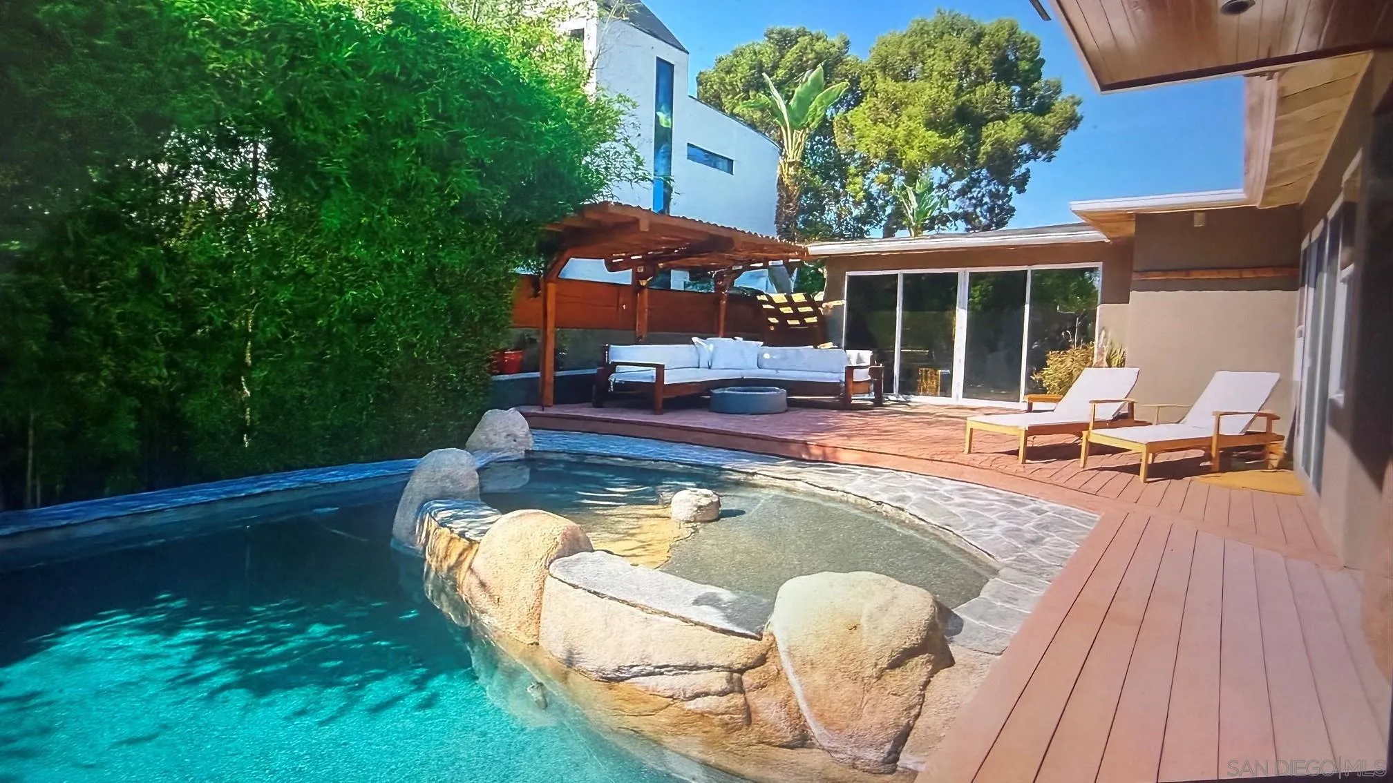 https://cdn.realtyfeed.com/cdn/127/260021510/02c6ce74a7178ebd2f76887d0e9df693.webp