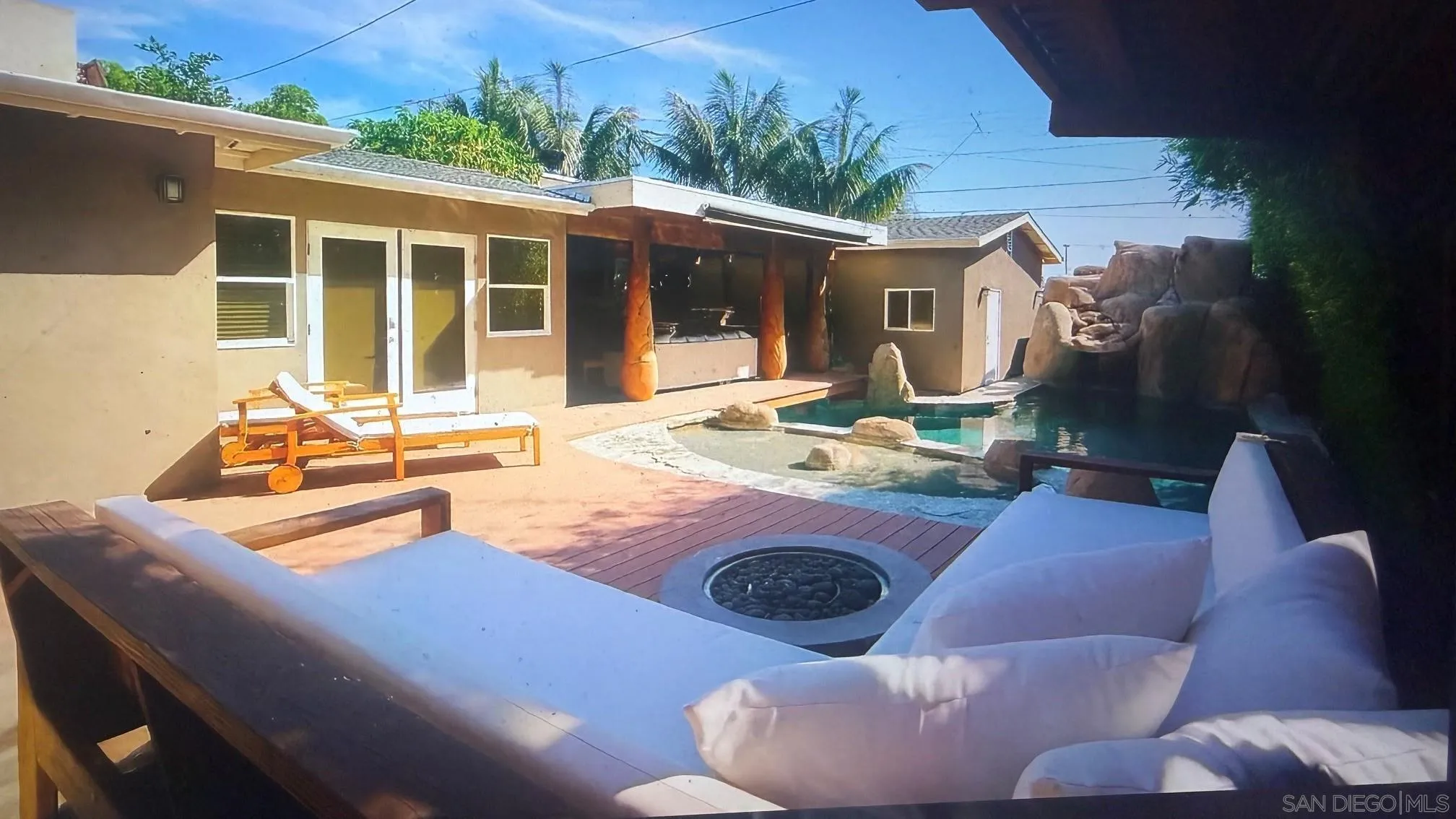 https://cdn.realtyfeed.com/cdn/127/260021510/96293b94109d9ec67aae3cd101e99f14.webp