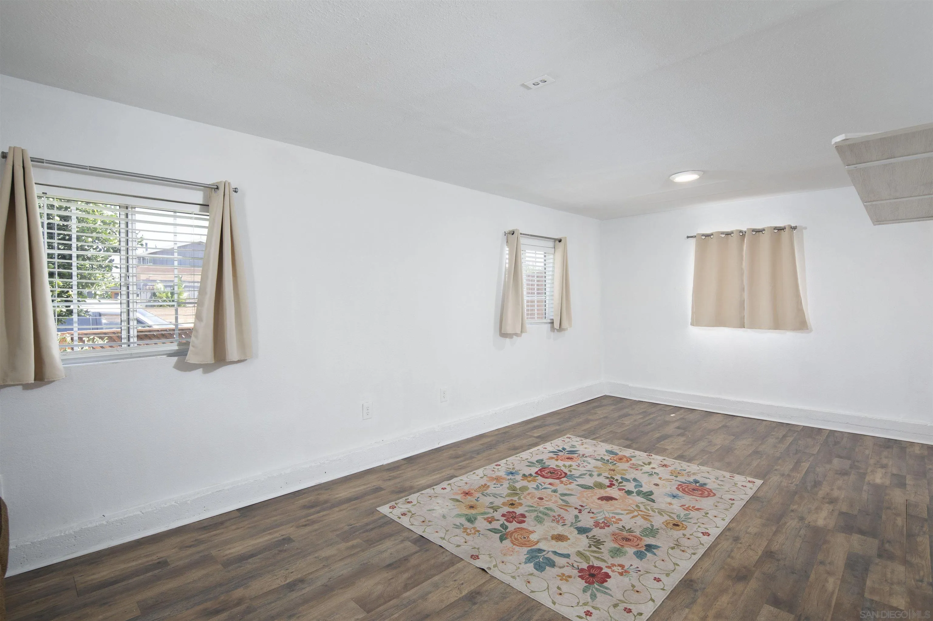 https://cdn.realtyfeed.com/cdn/127/260021514/b30b783c00752a28d6791487d7580730.webp