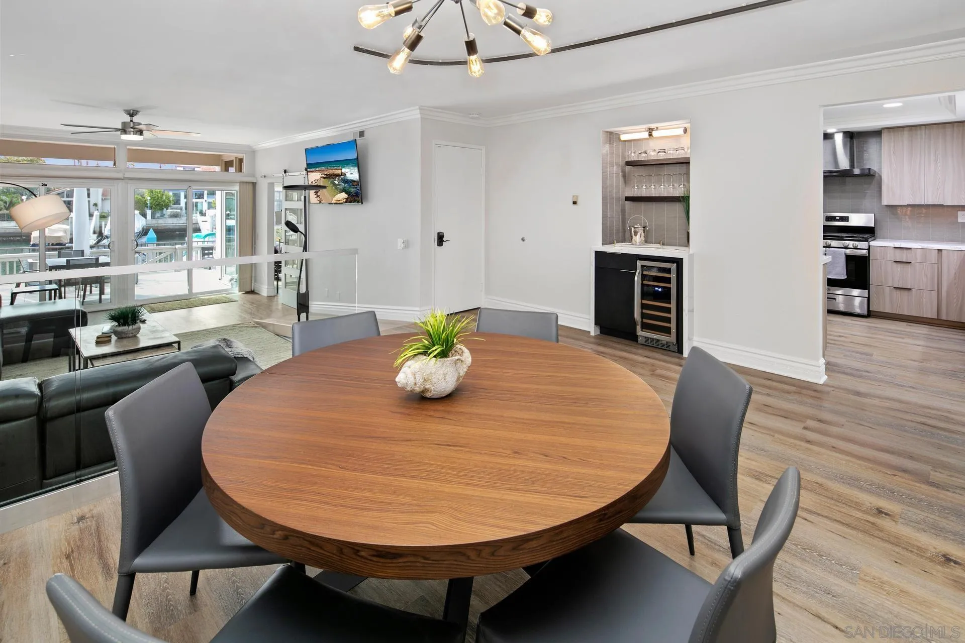 https://cdn.realtyfeed.com/cdn/127/260021516/5badd98e7cbf0243d40882dc9b82403e.webp