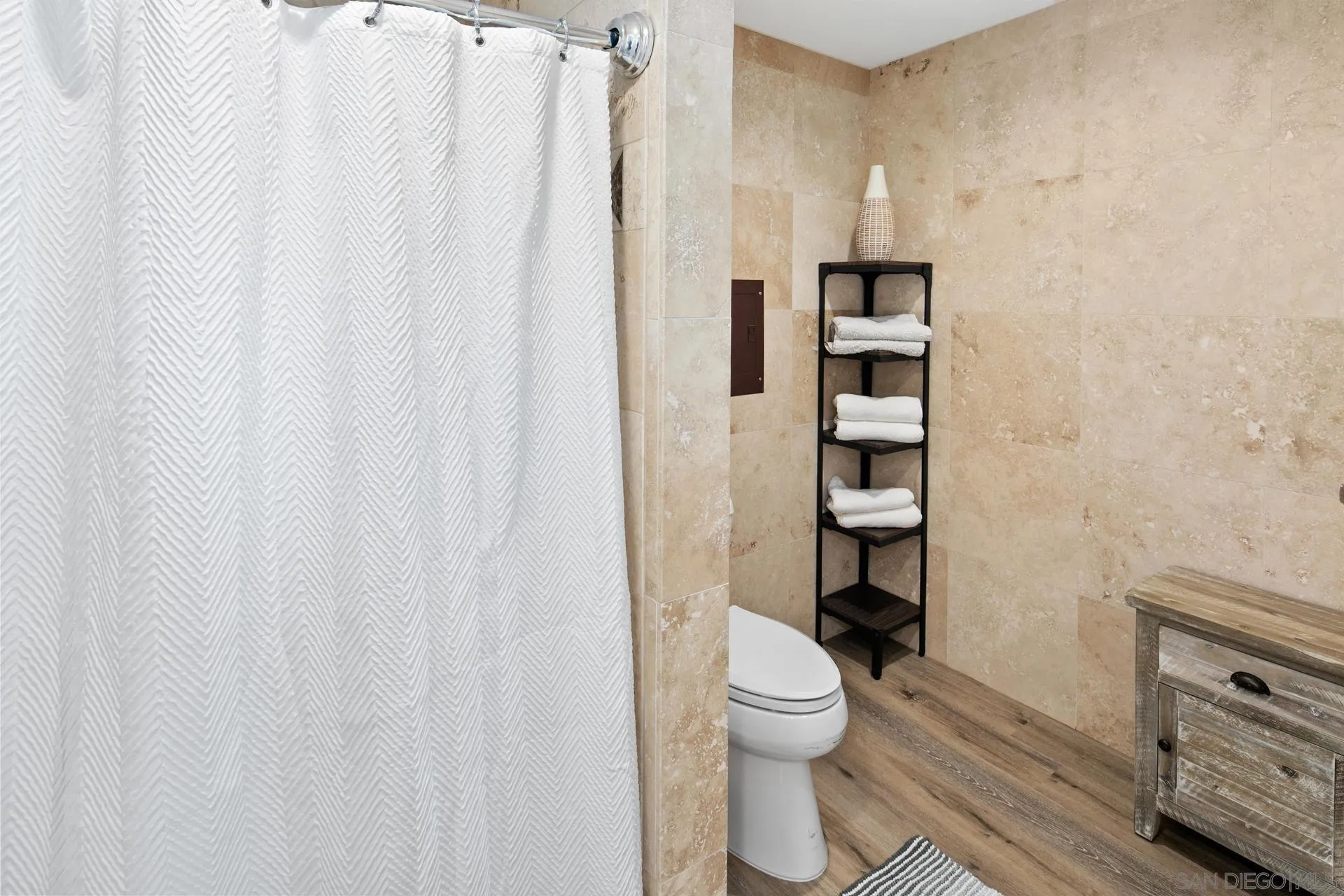 https://cdn.realtyfeed.com/cdn/127/260021516/d493ce4a1d6abd4232f2831b92df7089.webp