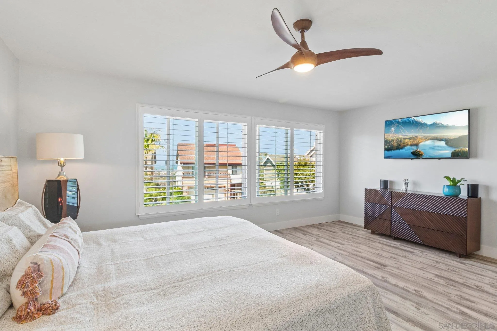 https://cdn.realtyfeed.com/cdn/127/260021517/3c902b943ad6259a98da87c94dfd86b2.webp