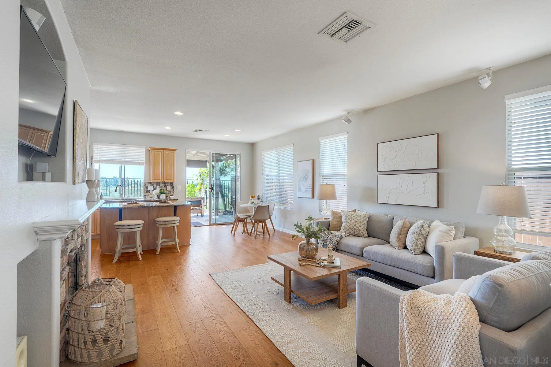 https://cdn.realtyfeed.com/cdn/127/260021518/266e4b444babfa17c26bef71e89a79c3.webp