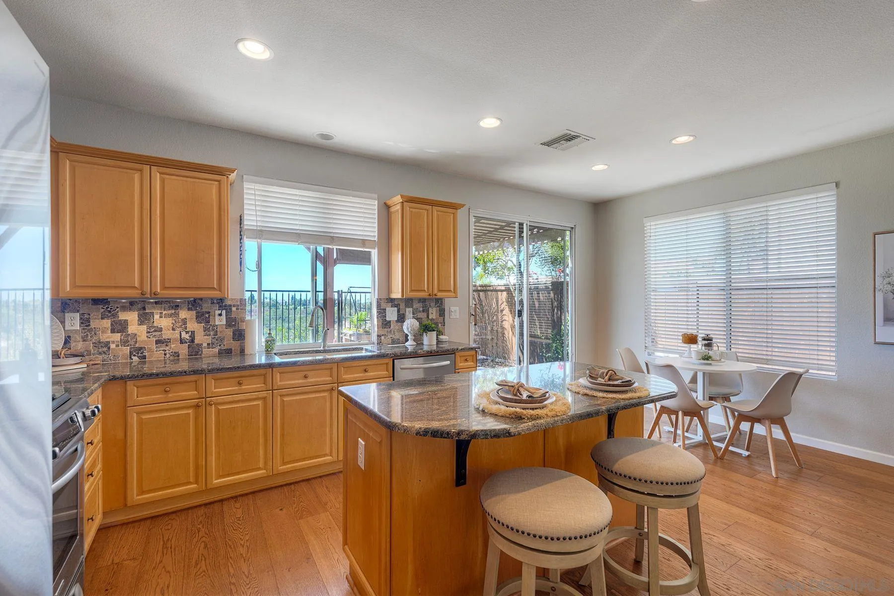 https://cdn.realtyfeed.com/cdn/127/260021518/d7806d132a04935d1648bd2c2ff73fe6.webp