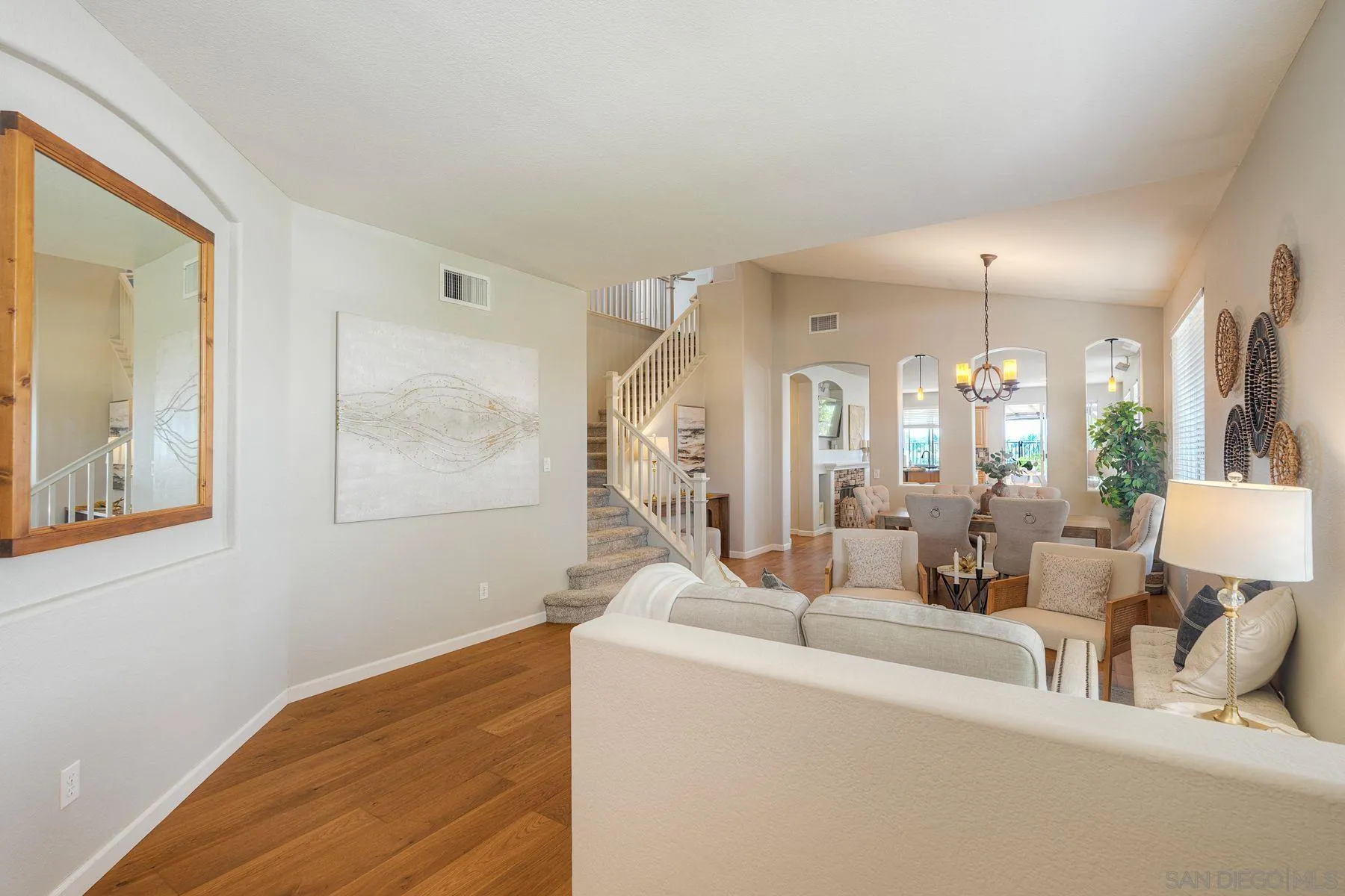 https://cdn.realtyfeed.com/cdn/127/260021518/df698479484df56645c13978bbbcf89c.webp