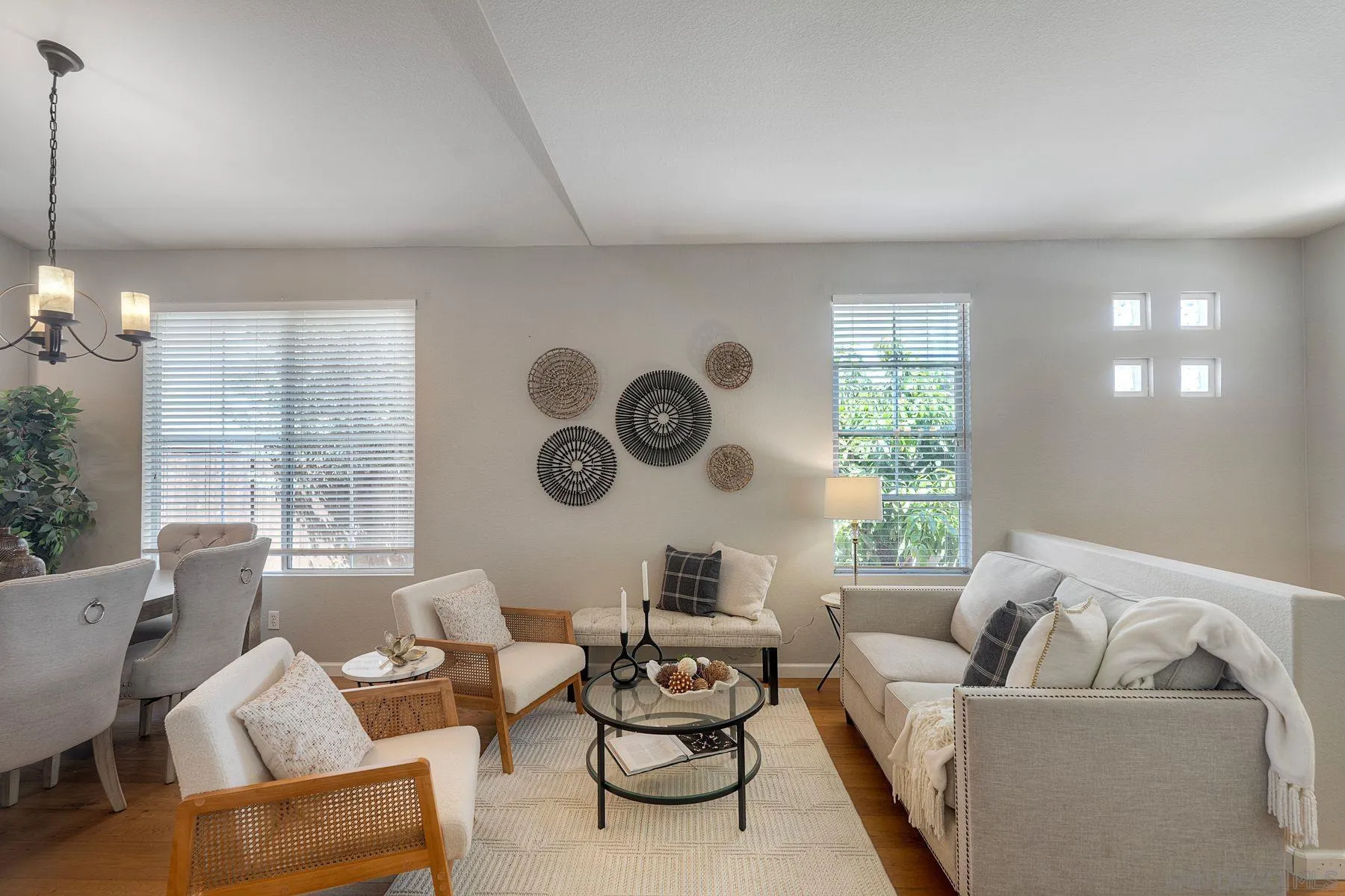 https://cdn.realtyfeed.com/cdn/127/260021518/fbe71cbb257bafb4151b6adf27a6d41f.webp