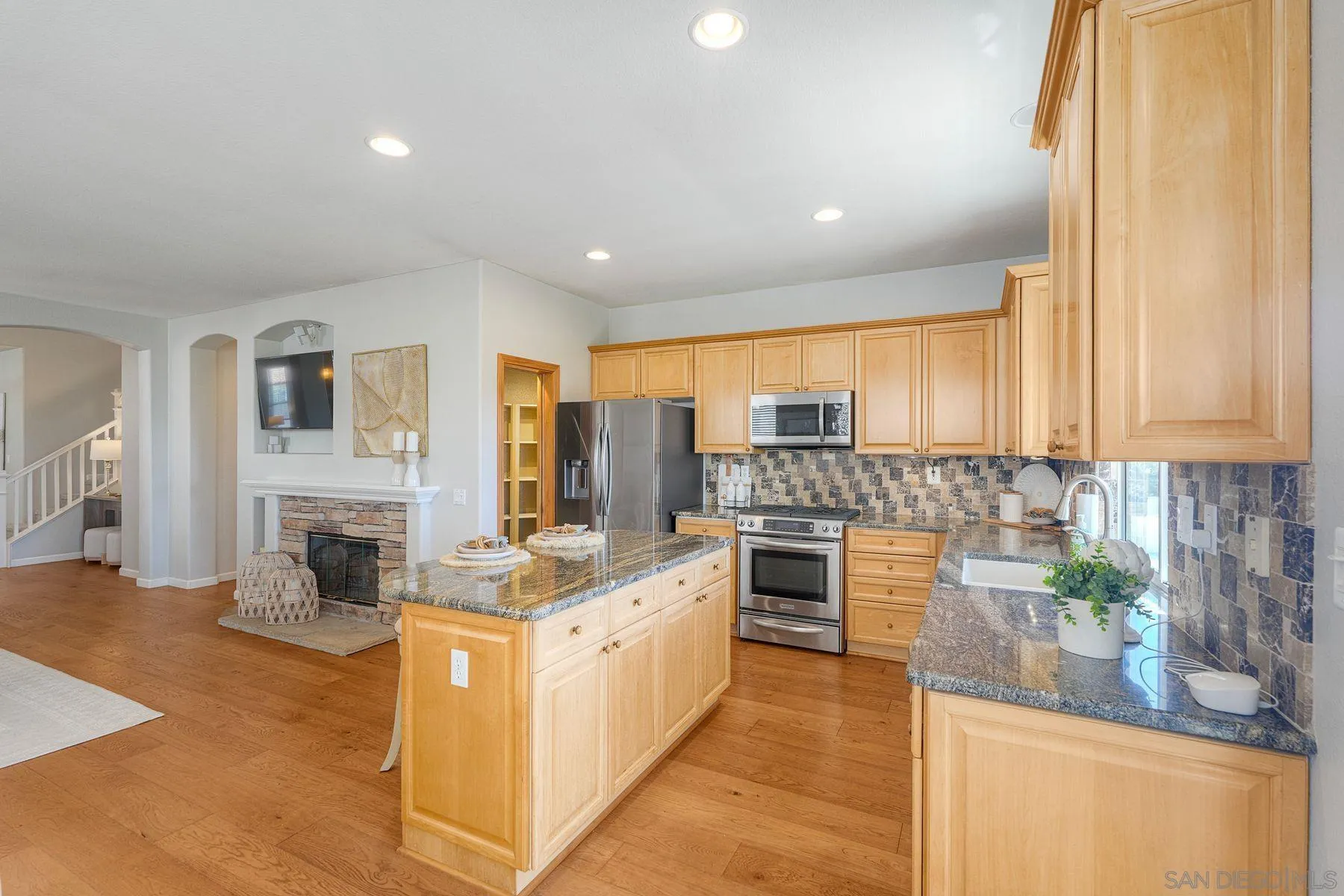 https://cdn.realtyfeed.com/cdn/127/260021518/fd6fa6c48442691ed23a38e998b0ecfe.webp