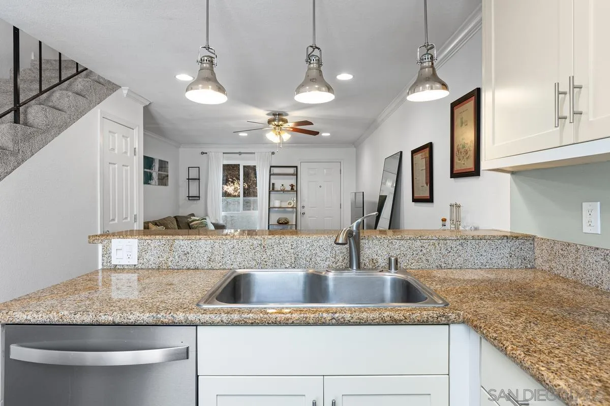 https://cdn.realtyfeed.com/cdn/127/260021520/aecb81c6c99a8f05ed20f1e50835c1d4.webp