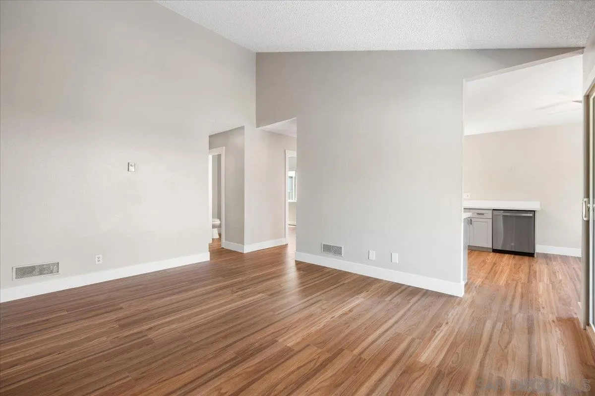 https://cdn.realtyfeed.com/cdn/127/260021521/22c2cb71302b62e3be8af28121bc0f0d.webp