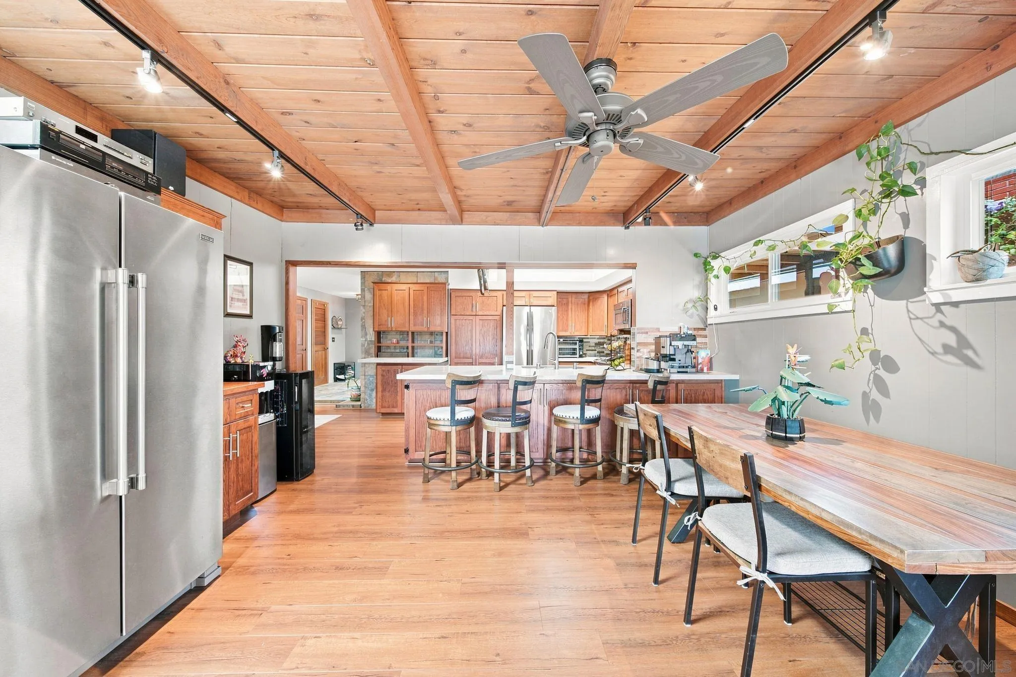https://cdn.realtyfeed.com/cdn/127/260021522/10c4957f00aa0d0665d5656539caf8ef.webp