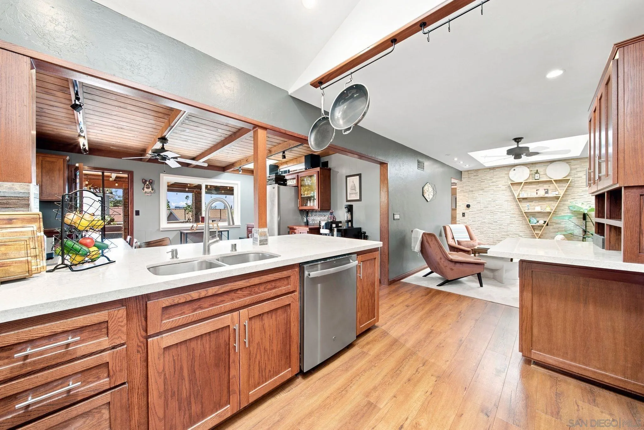 https://cdn.realtyfeed.com/cdn/127/260021522/43a88b0f970e61649bd7753361b3db1e.webp