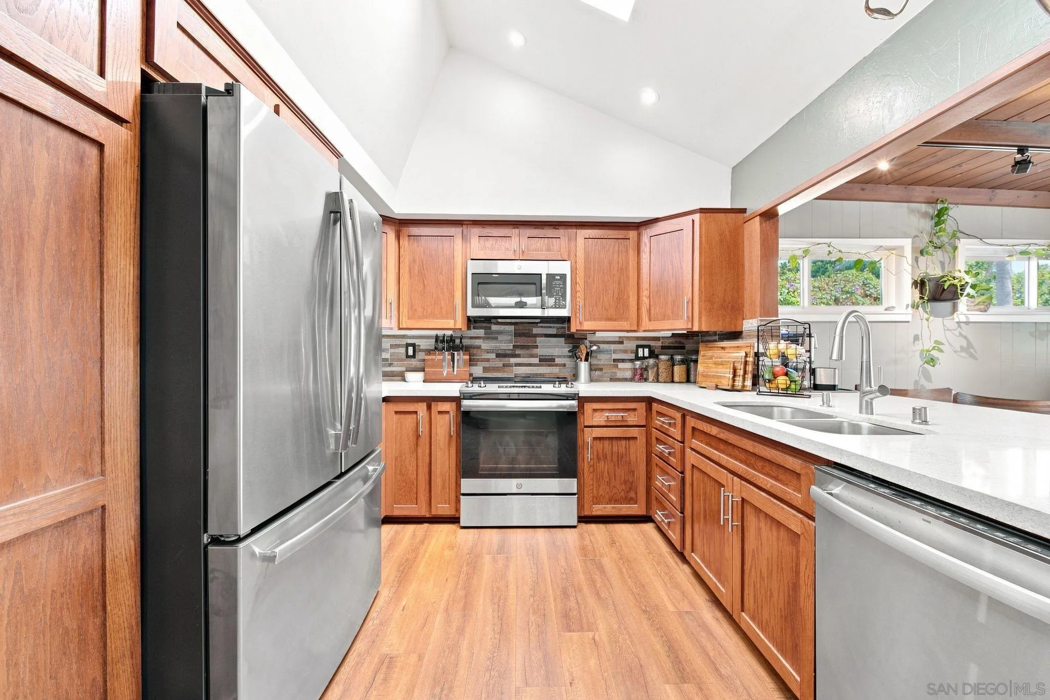 https://cdn.realtyfeed.com/cdn/127/260021522/56c8b32aa726a02eb321306bc379304b.webp
