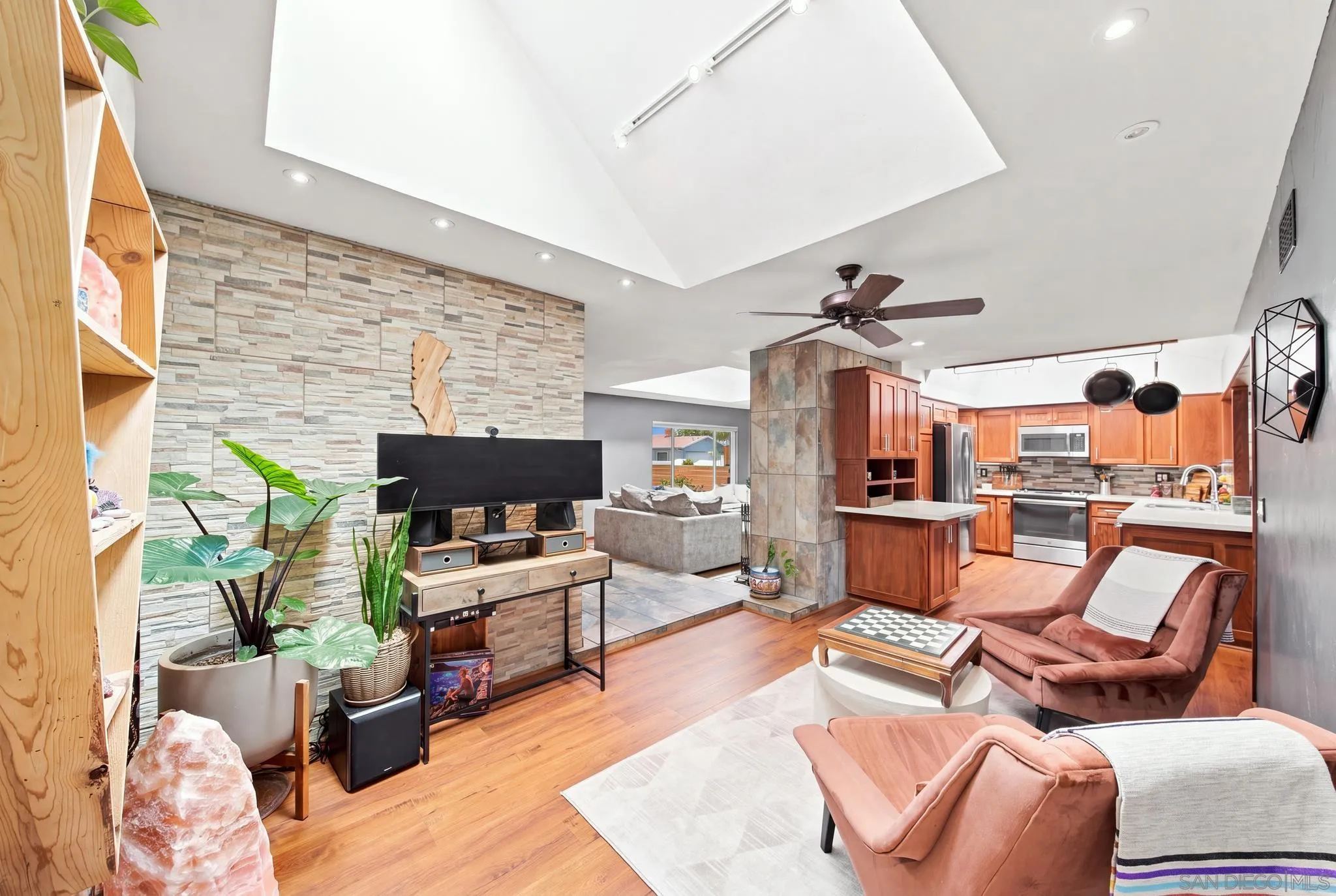https://cdn.realtyfeed.com/cdn/127/260021522/8acd404648d3abe0c917dd4044b551f2.webp