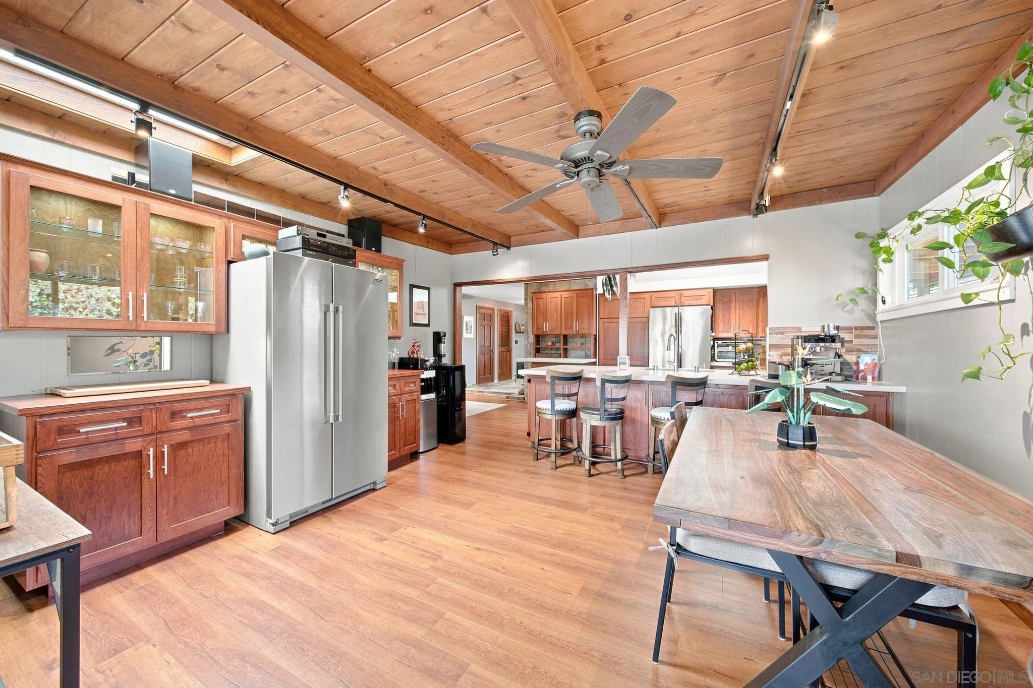 https://cdn.realtyfeed.com/cdn/127/260021522/9ff937ce386ce8a9fff44a01c5998cec.webp