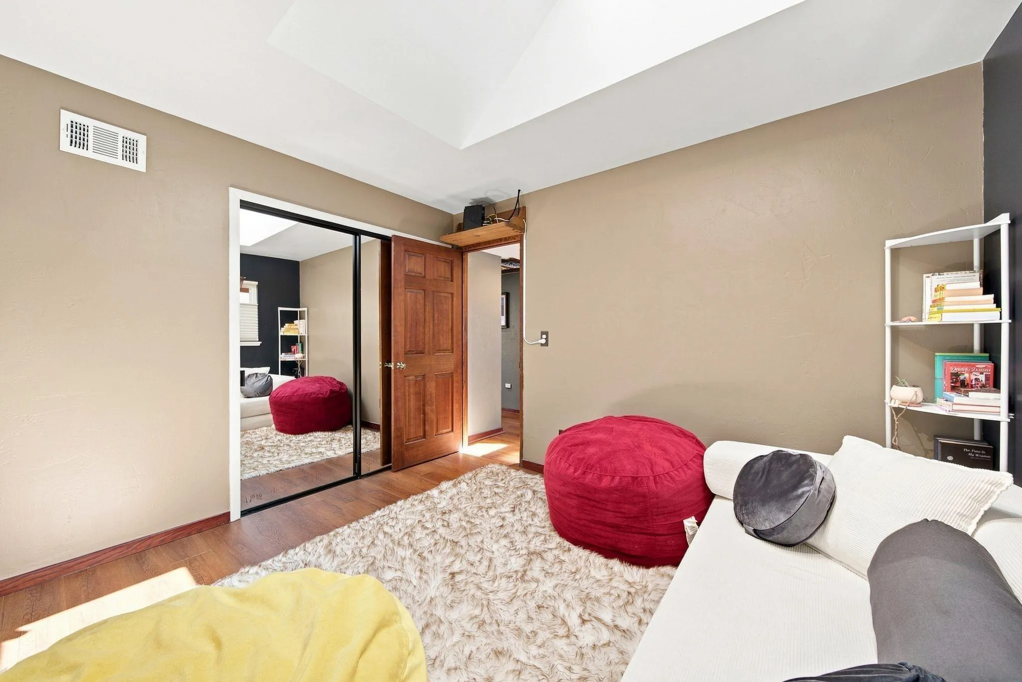 https://cdn.realtyfeed.com/cdn/127/260021522/c2706194869ce1a66dc99b49d43f3dc8.webp