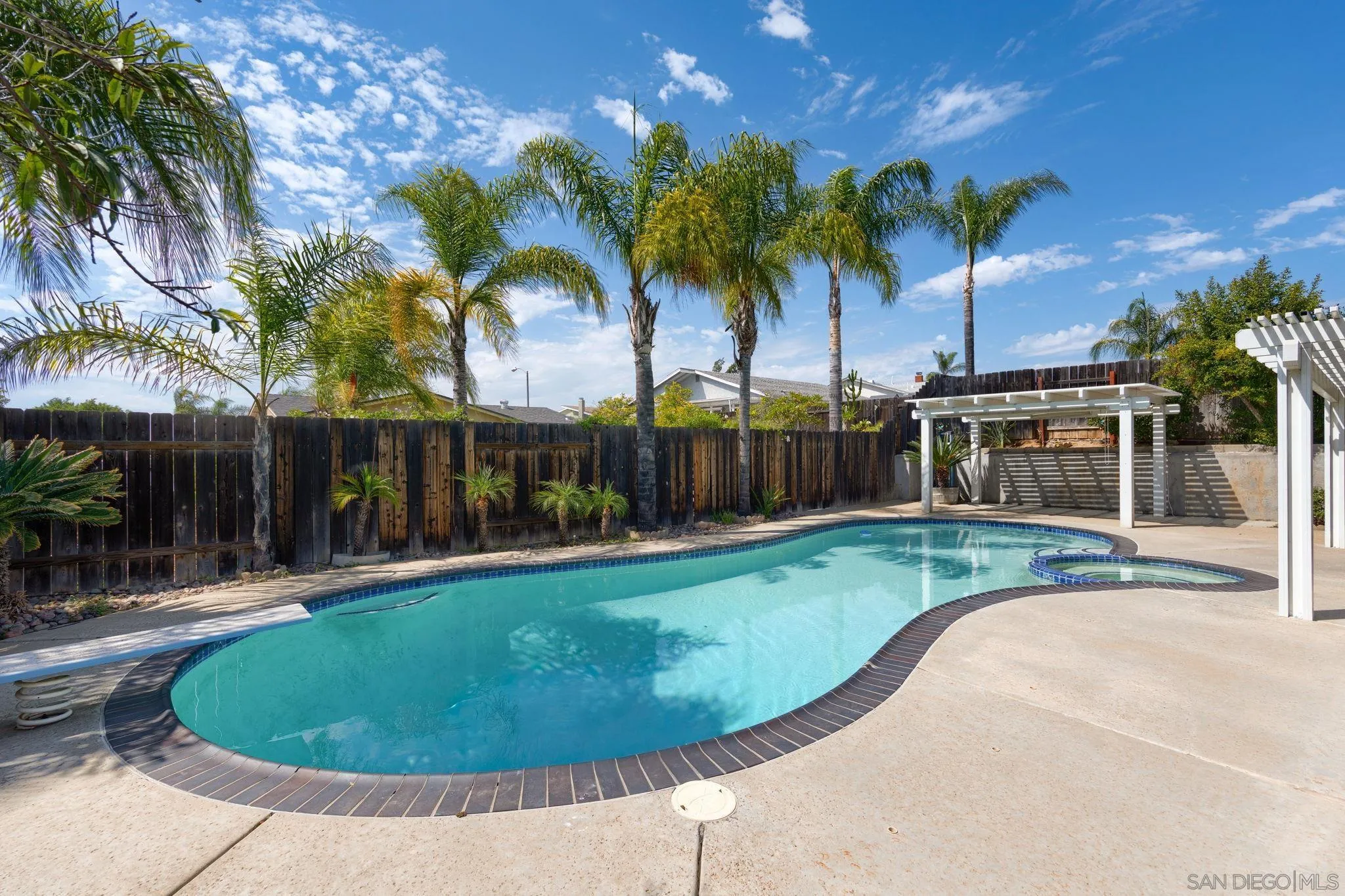https://cdn.realtyfeed.com/cdn/127/260021523/83bc34da51992ddb19fb965965e17c9c.webp