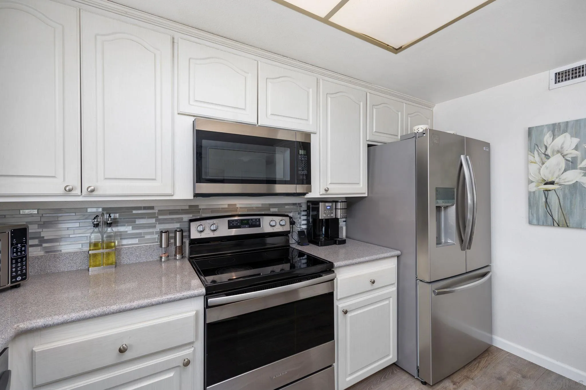 https://cdn.realtyfeed.com/cdn/127/260021523/965ad3bbc0dbd15876adfa49ef0e78f0.webp