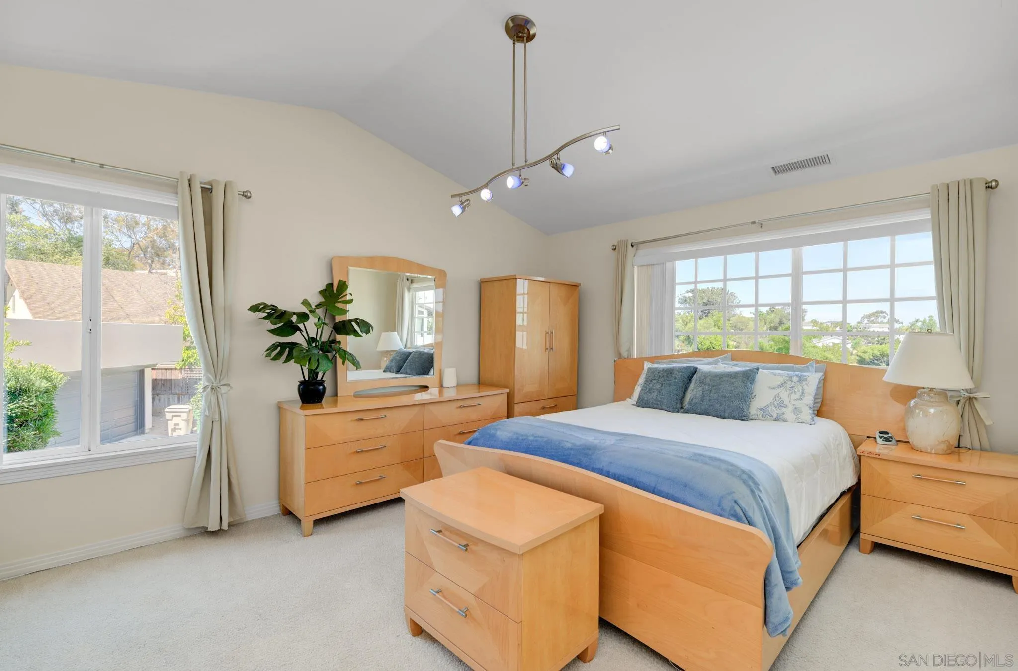 https://cdn.realtyfeed.com/cdn/127/260021524/2a63f68650147e31df72923ca4aea385.webp