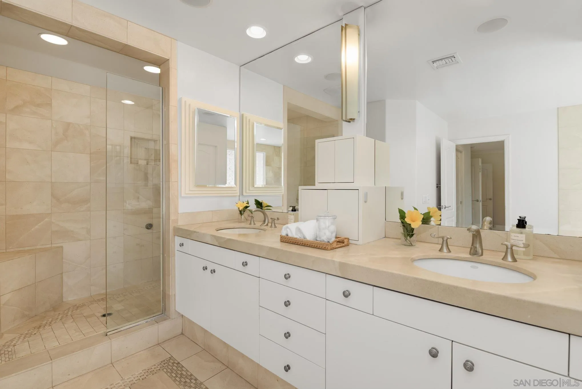 https://cdn.realtyfeed.com/cdn/127/260021524/37f98b8ee0e2736936b0ce26d55bc527.webp