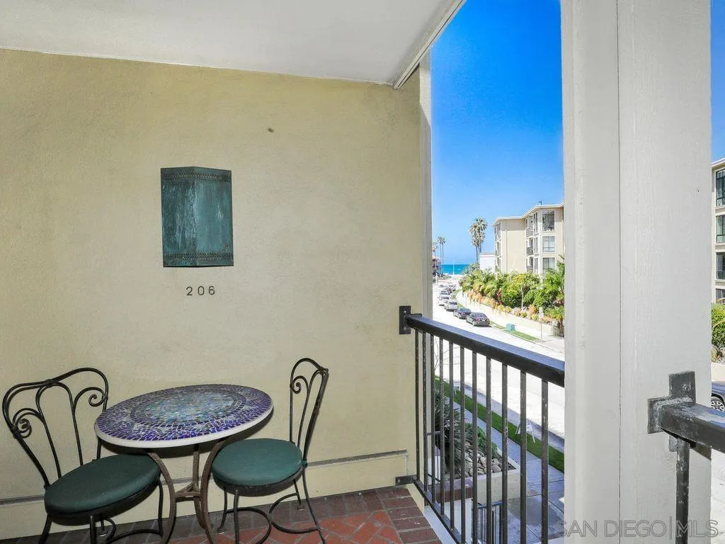 8110 El Paseo Grande Unit 206, La Jolla, CA 92037 - Photo 2 of 33, La Jolla, CA