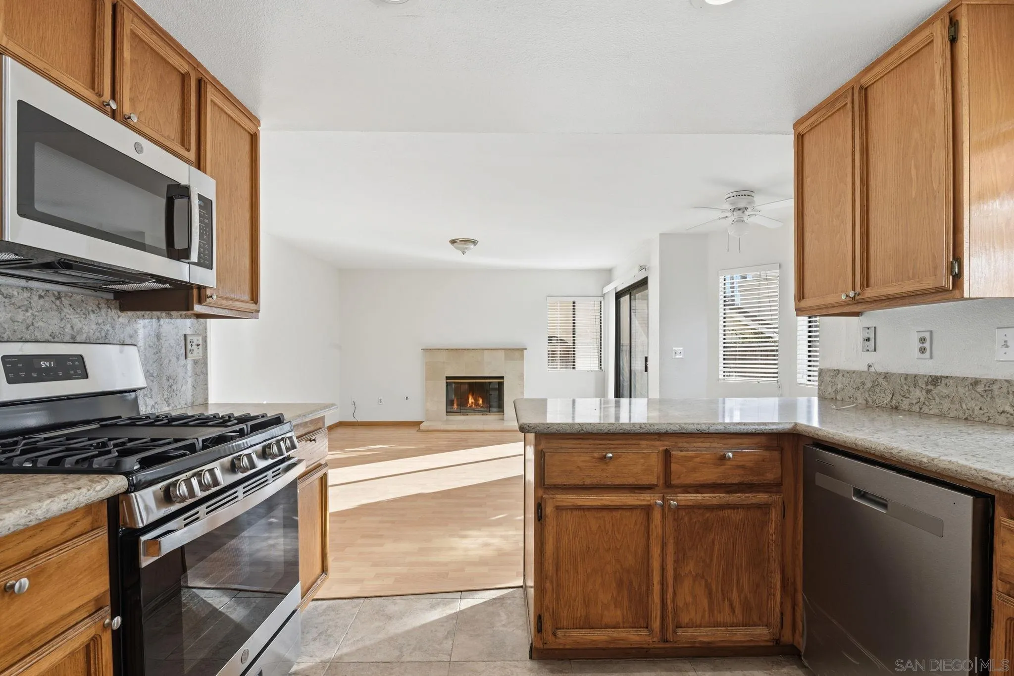 https://cdn.realtyfeed.com/cdn/127/260021528/03ee4072223540e1d1c77409b92571b2.webp