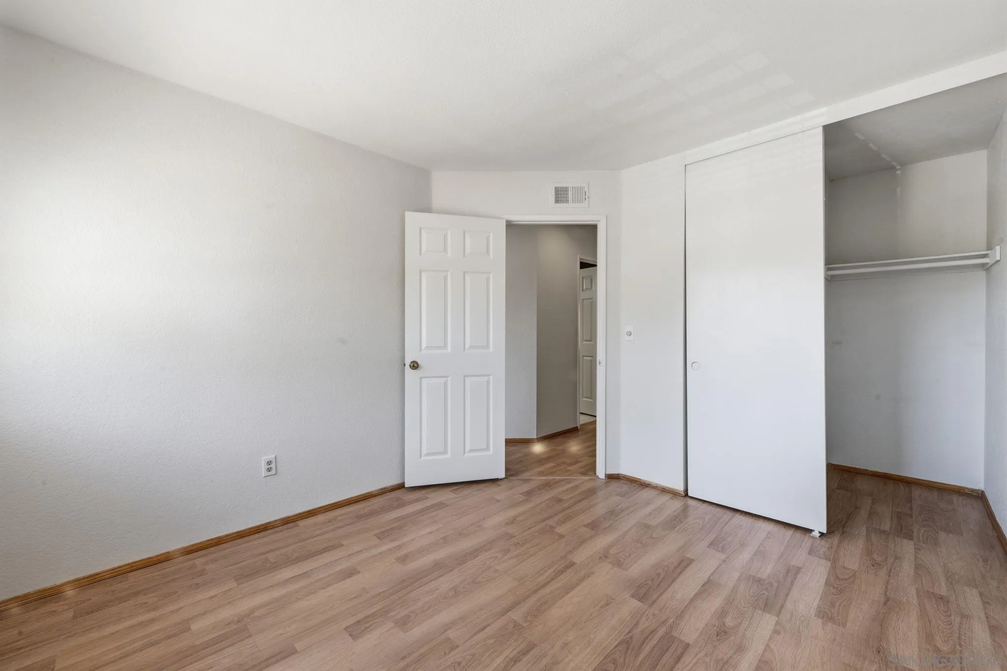 https://cdn.realtyfeed.com/cdn/127/260021528/1db8dccd8e42219fd26b6a51cb64ccd6.webp